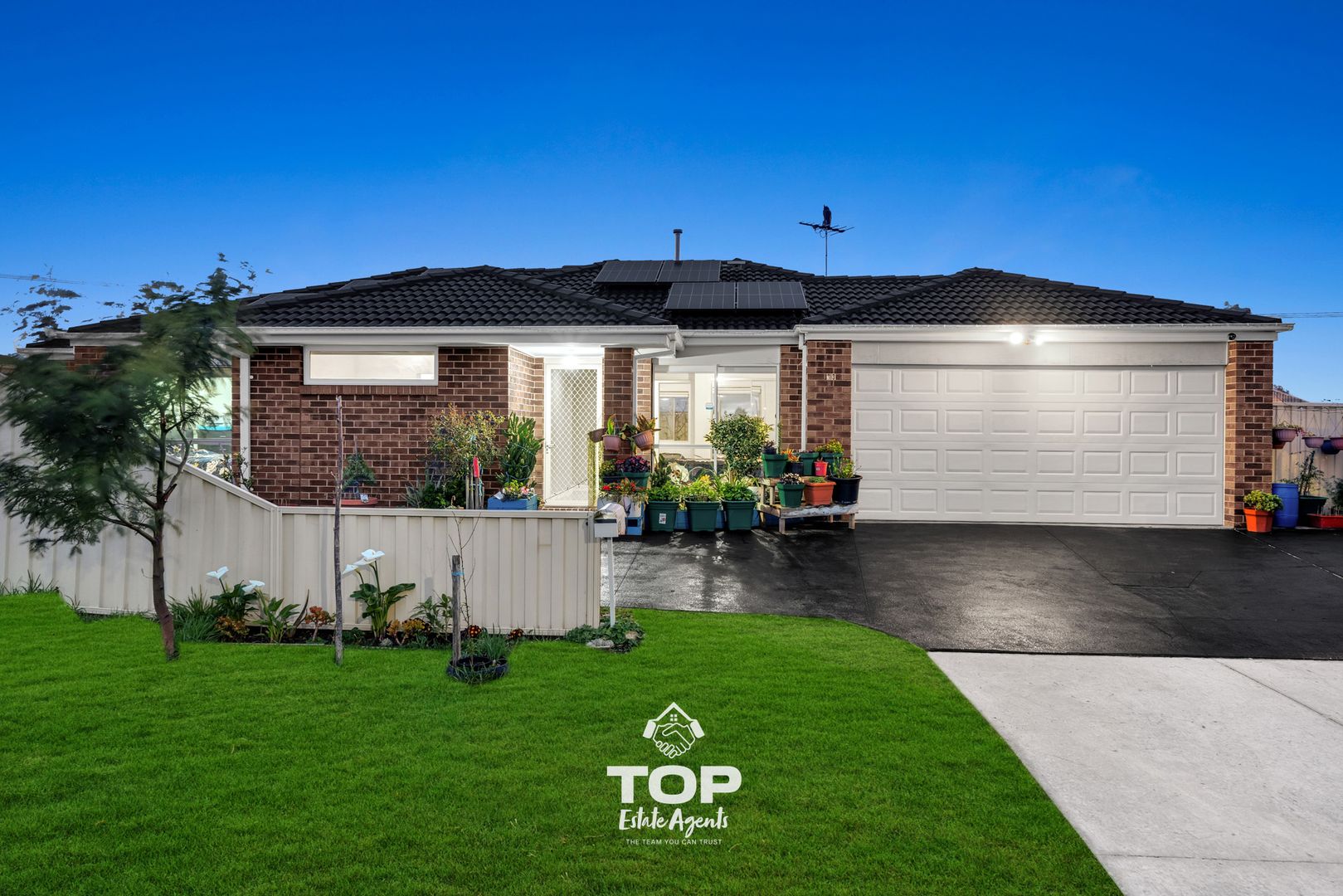 33 Sapphire Crescent, Pakenham VIC 3810, Image 1