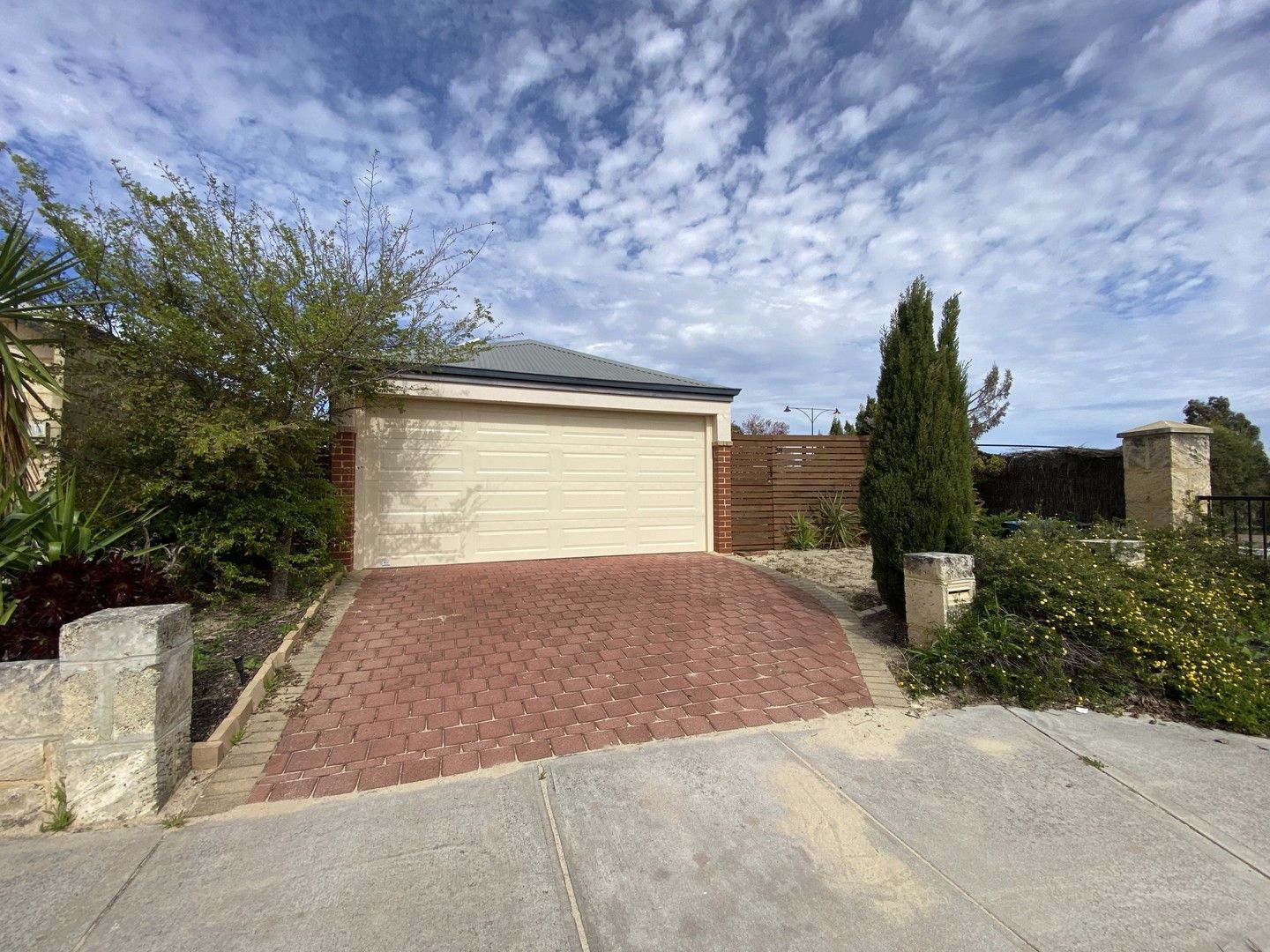 3 bedrooms House in 58 Larrawa Circle ELLENBROOK WA, 6069