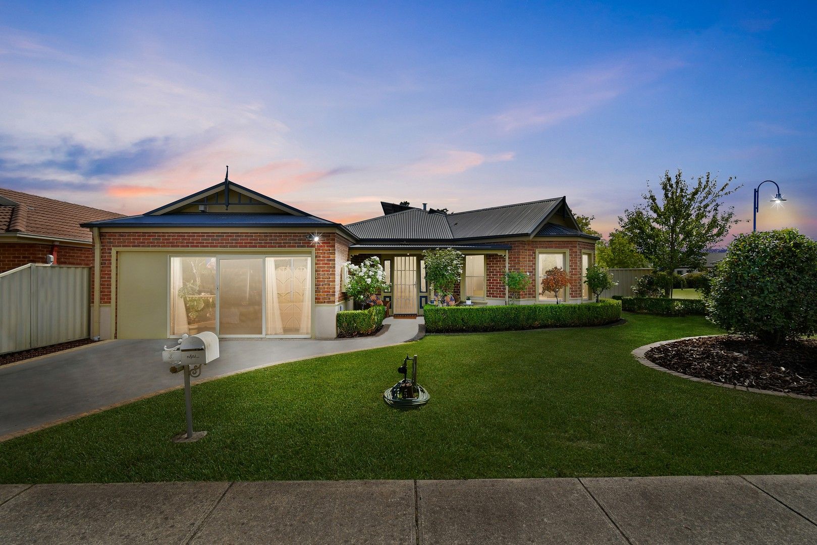 4 bedrooms House in 9 Iris Place PAKENHAM VIC, 3810