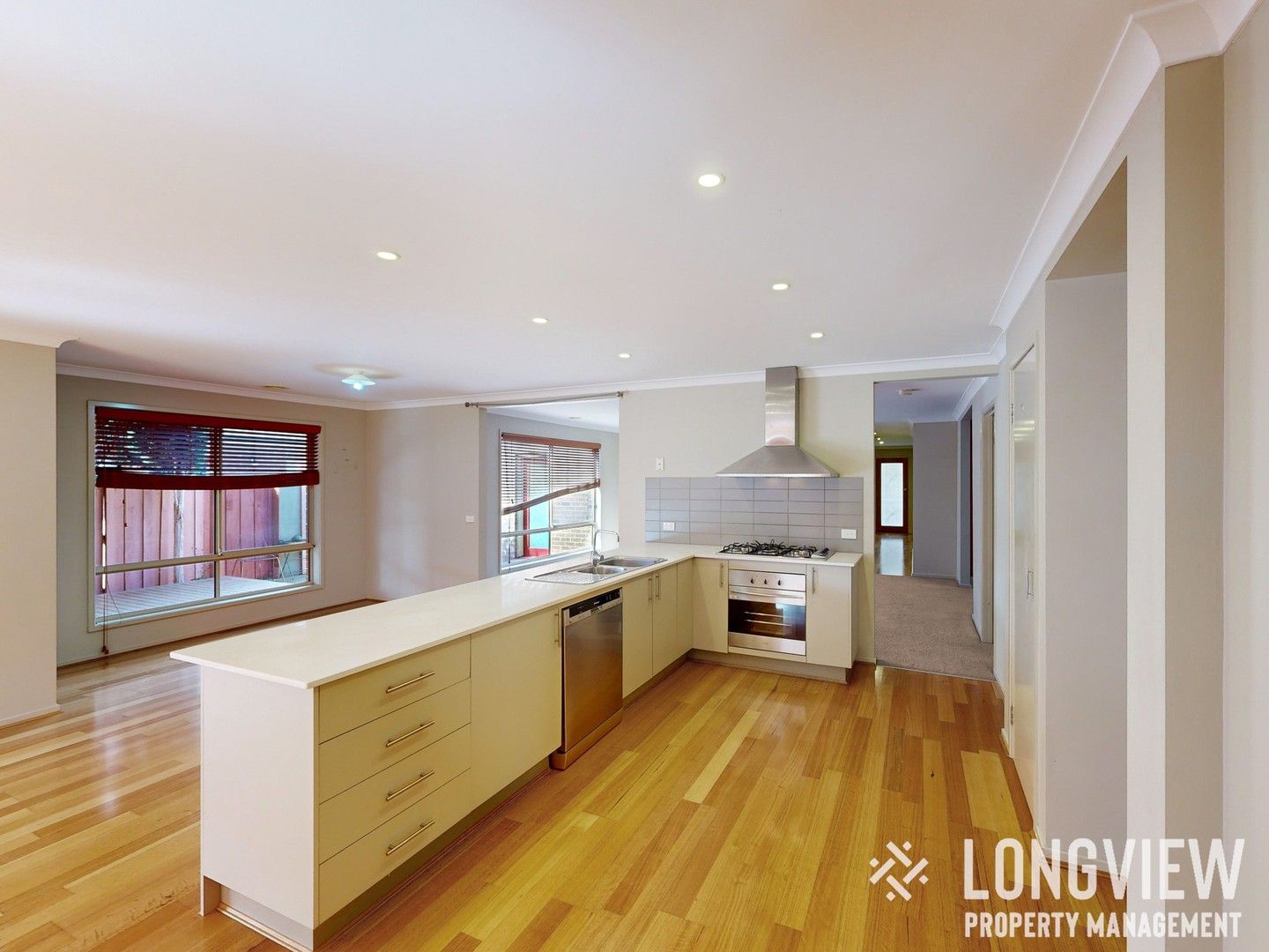 3 bedrooms House in 16 Bluemist Circuit LYNDHURST VIC, 3975
