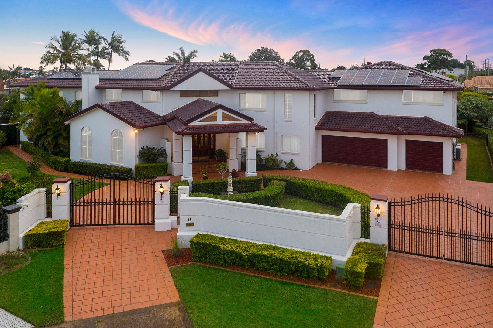 6 bedrooms House in 15 Capstan Place MACGREGOR QLD, 4109
