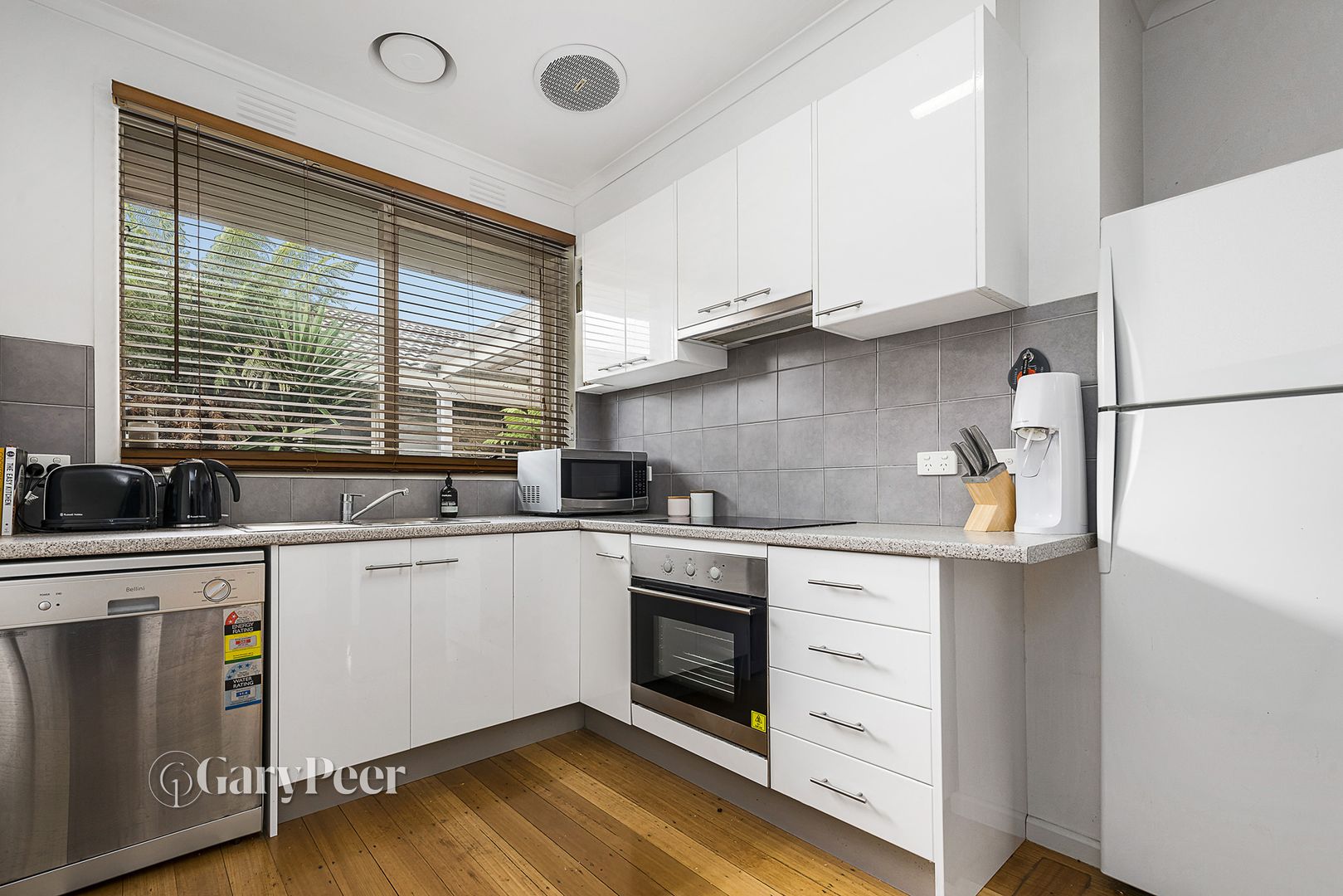 2/6 Riviera Street, Mentone VIC 3194, Image 2