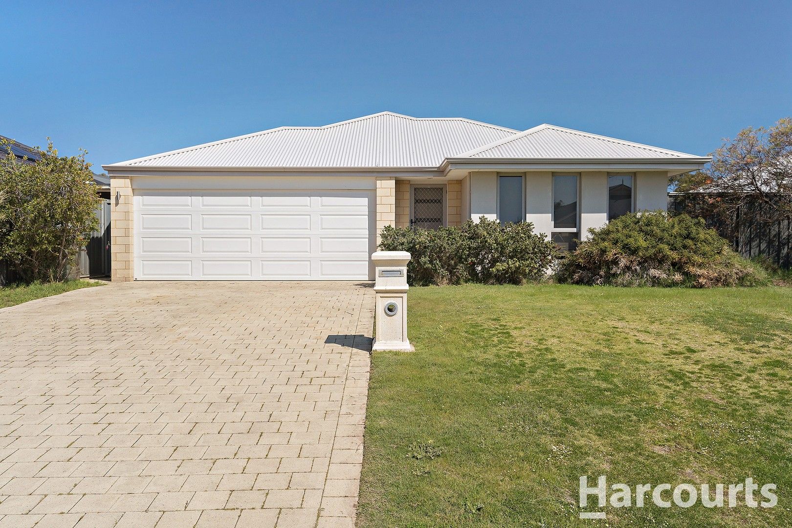 4 bedrooms House in 8 Helena Way PINJARRA WA, 6208