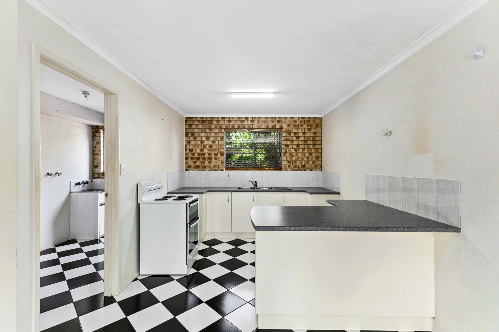 Additional image 7 of 4/1 King Street, Urangan QLD 4655