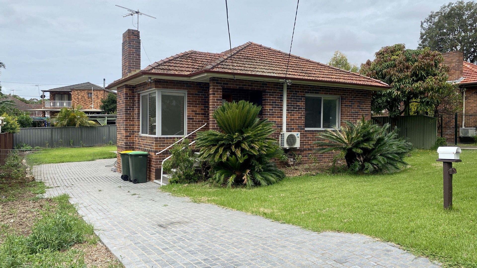 2 bedrooms House in 13 Wilson Street NARWEE NSW, 2209