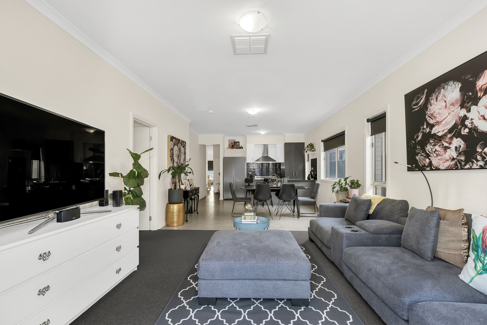 11 Mondra Terrace, Manor Lakes VIC 3024, Image 2