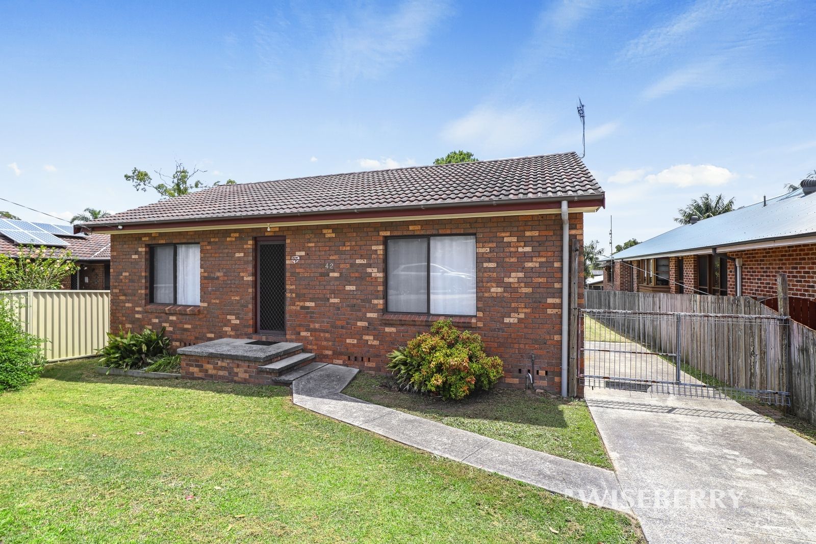 3 bedrooms House in 42 Lakeway Dr LAKE MUNMORAH NSW, 2259