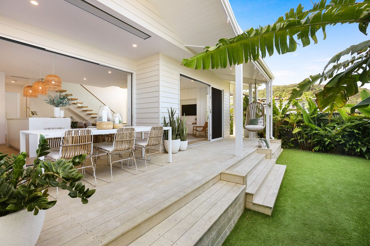 4 bedrooms House in 2/1 Guyra Avenue BURLEIGH HEADS QLD, 4220