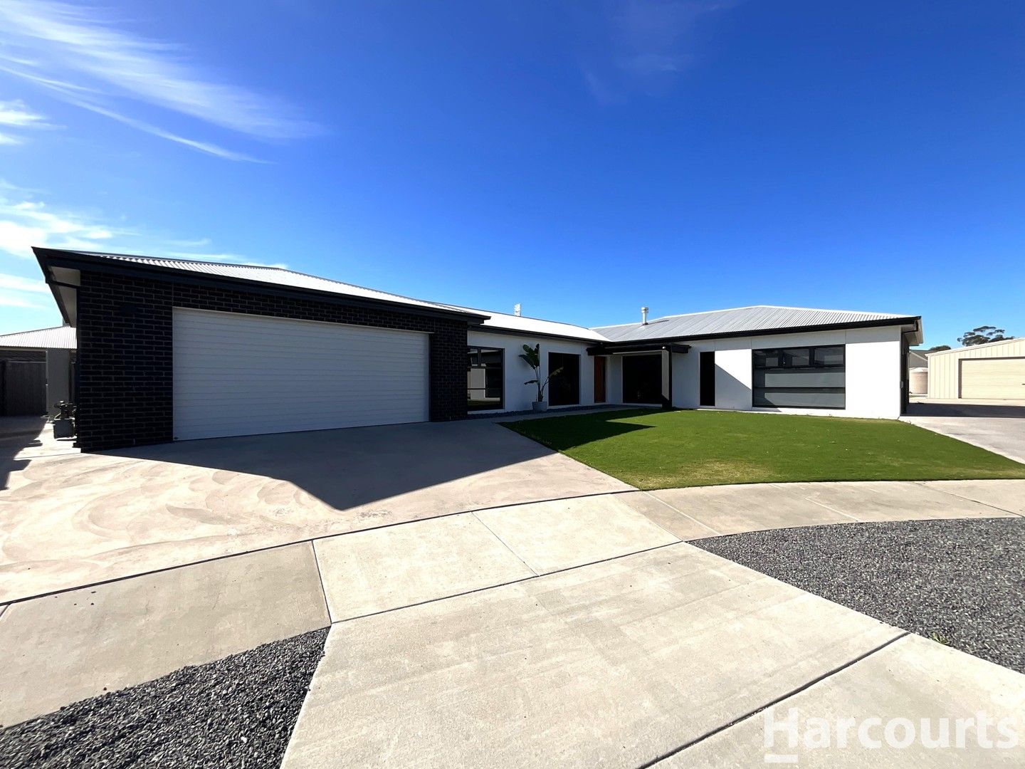 4 bedrooms House in 2 Shade Court HORSHAM VIC, 3400
