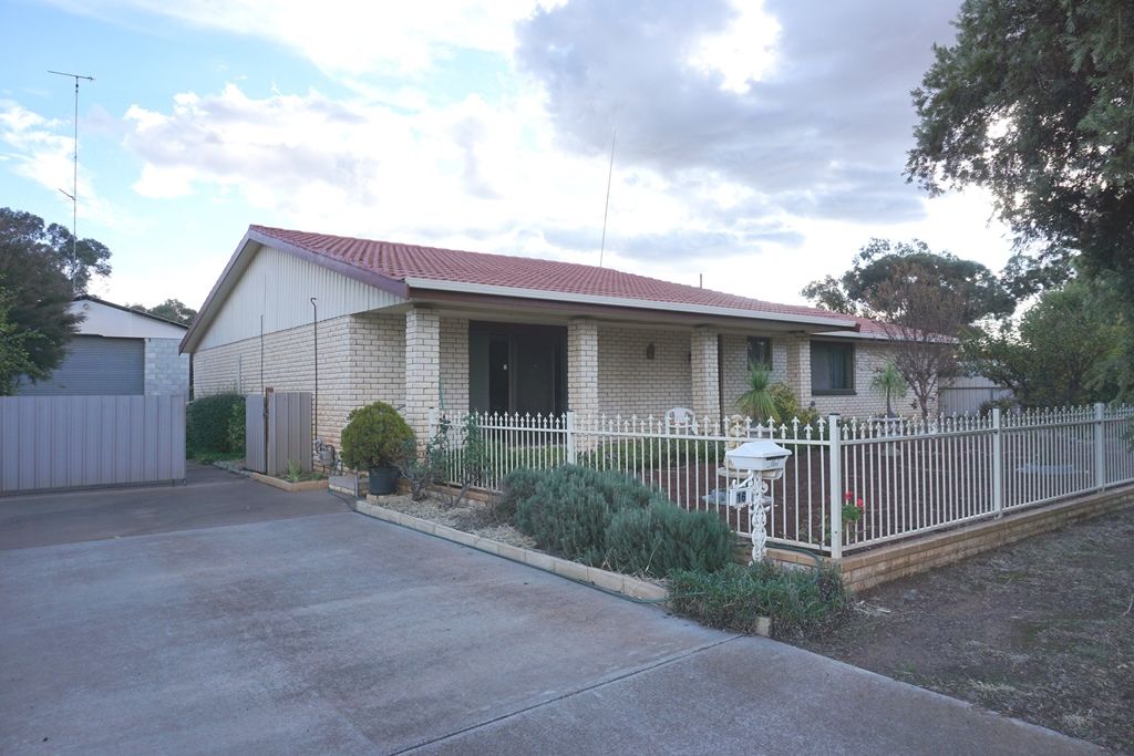 16 Lamont Crescent, West Wyalong Property History & Address Research