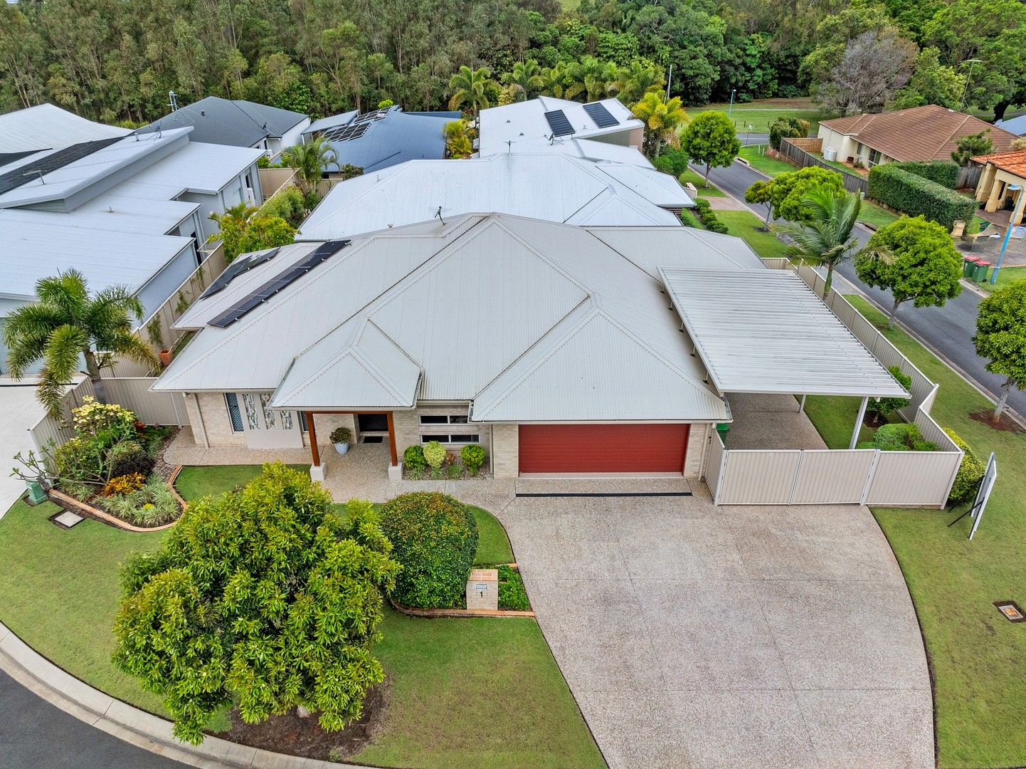 4 bedrooms House in 1 Hideaway Court THORNLANDS QLD, 4164