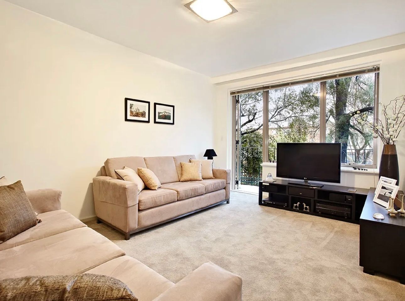3 bedrooms Apartment / Unit / Flat in 8/52 Westbury Street ST KILDA EAST VIC, 3183
