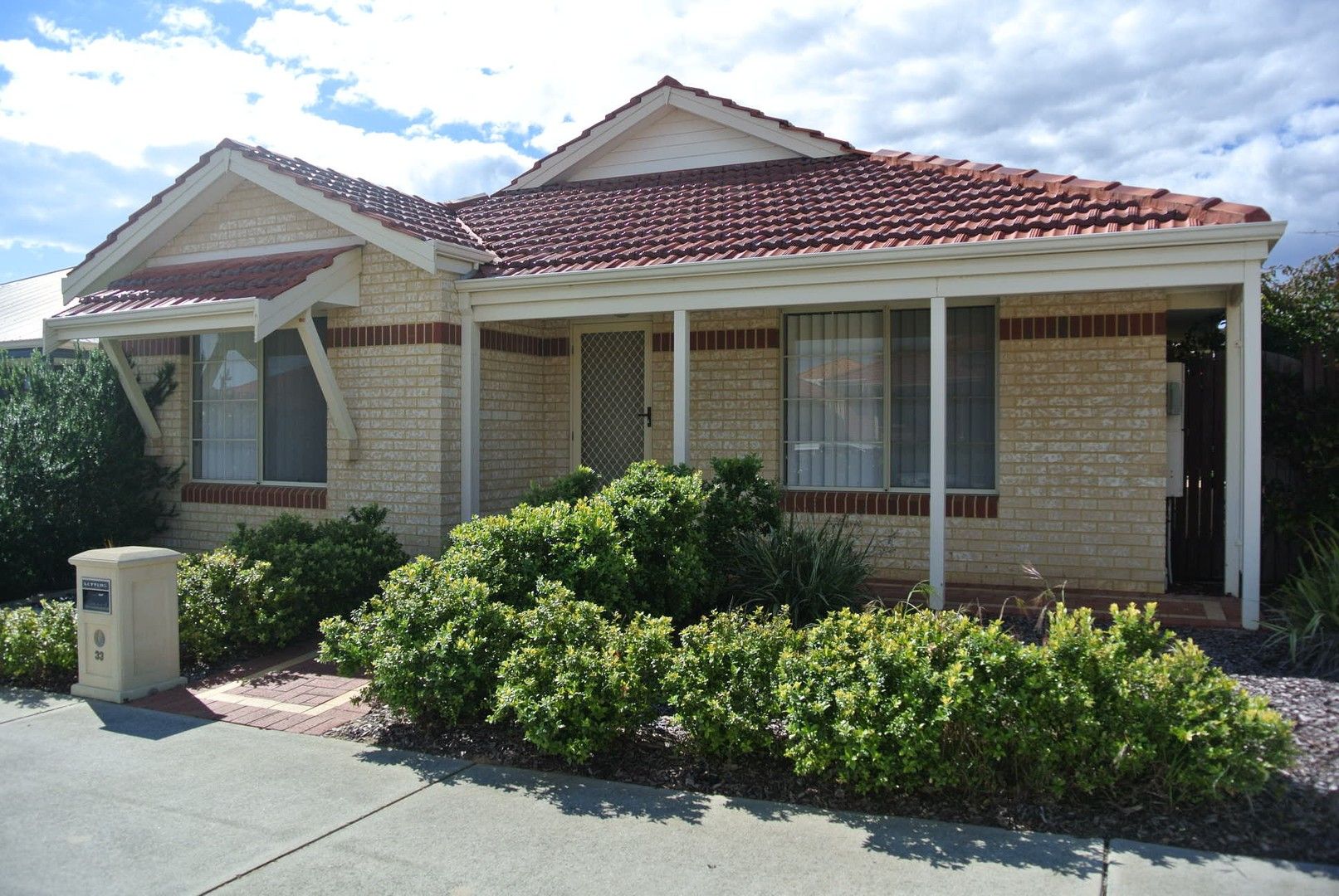 3 bedrooms House in 33 Bramshott Approach BUTLER WA, 6036