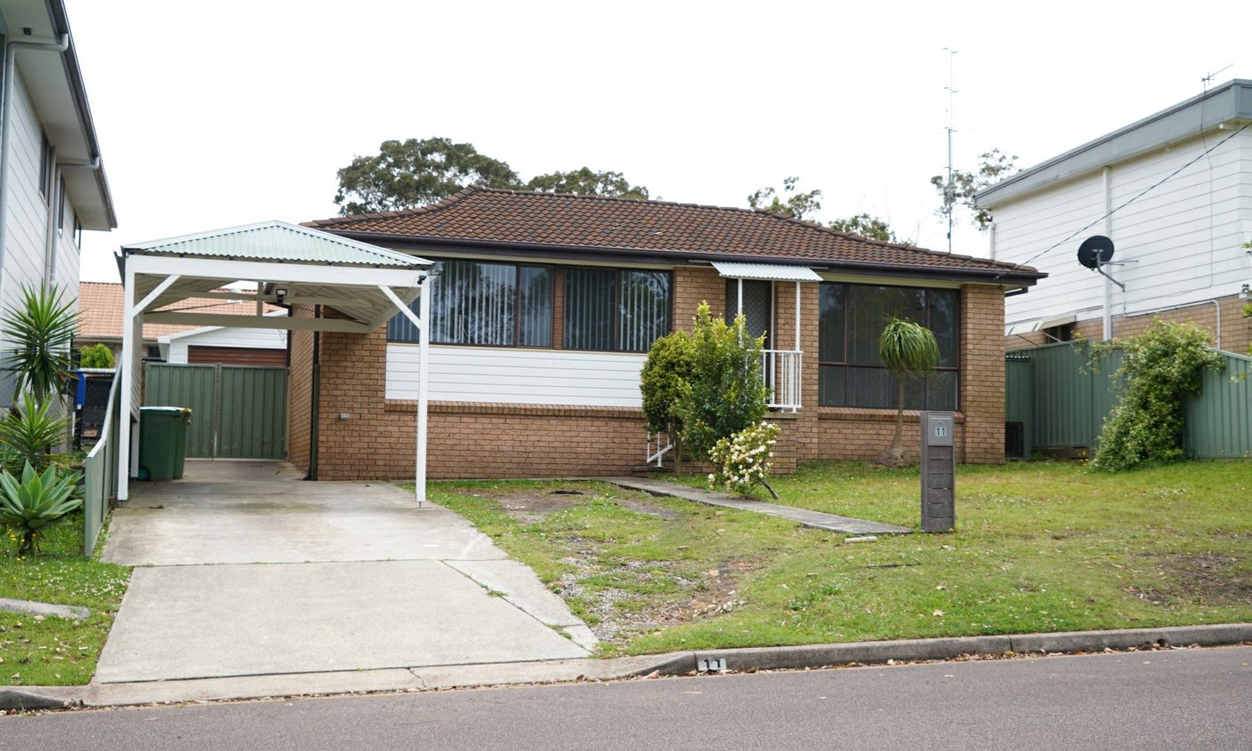 3 bedrooms House in 11 Wahroonga road WYONGAH NSW, 2259