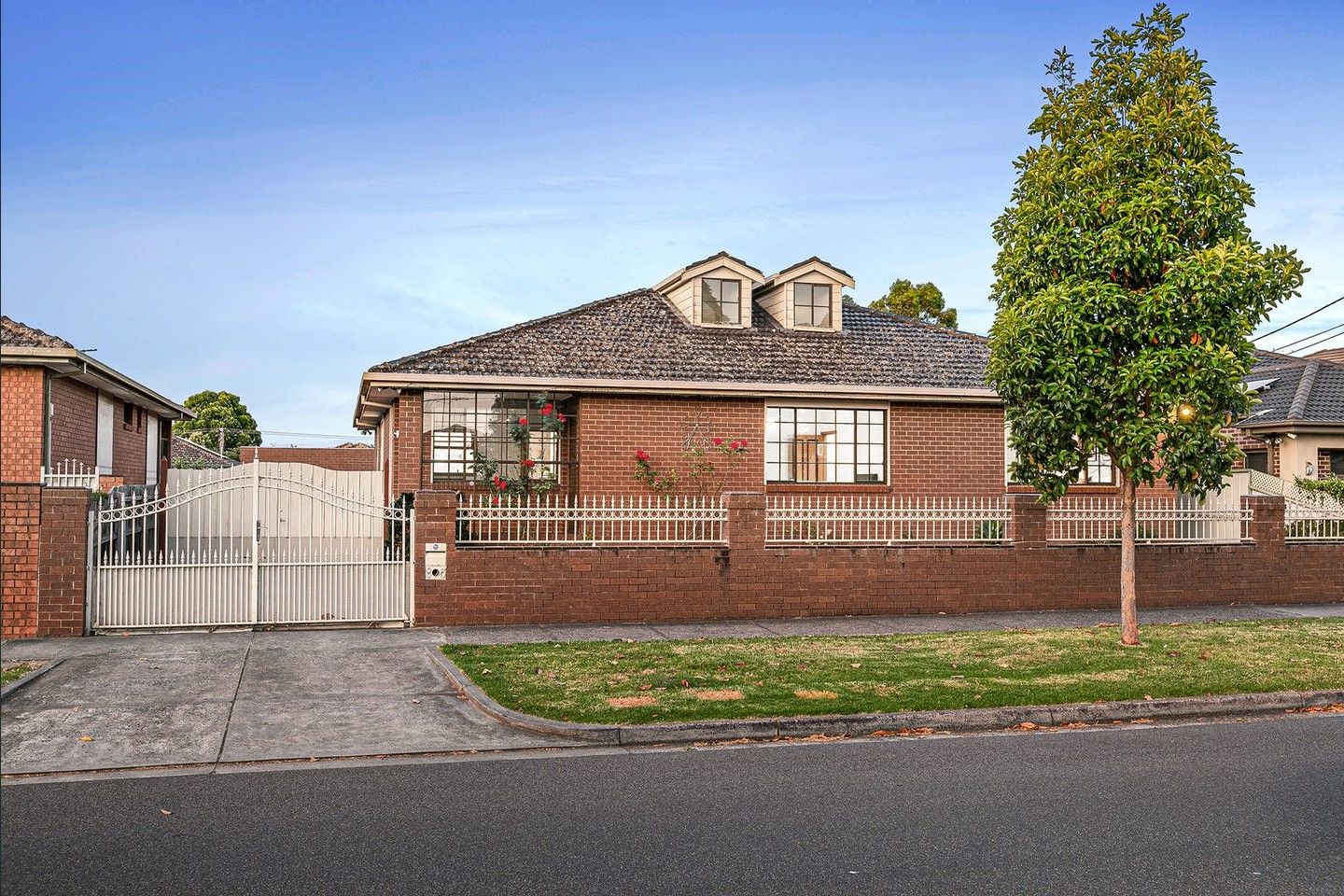 5 bedrooms House in 86 Leamington Street RESERVOIR VIC, 3073