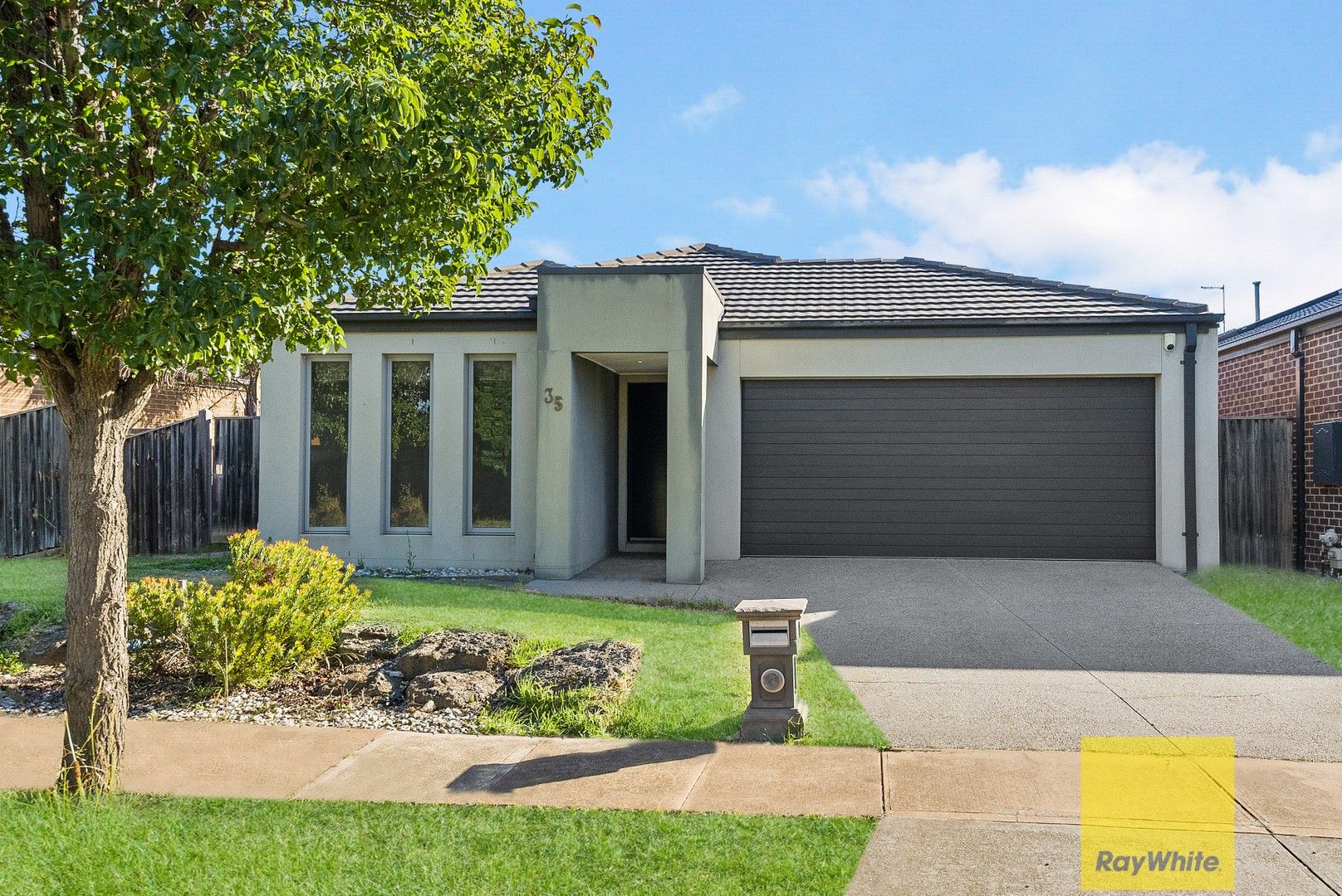 4 bedrooms House in 35 Fantail Crescent WILLIAMS LANDING VIC, 3027