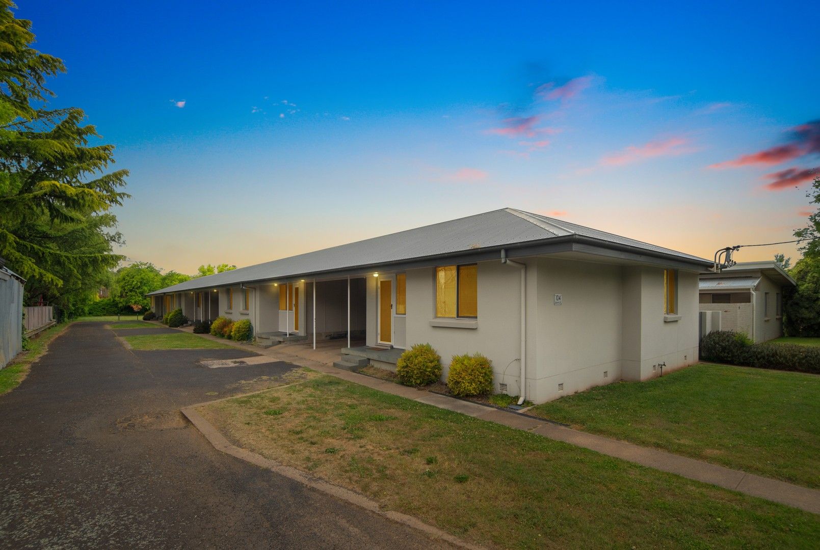 2 bedrooms Apartment / Unit / Flat in 104 Kenna Street ORANGE NSW, 2800