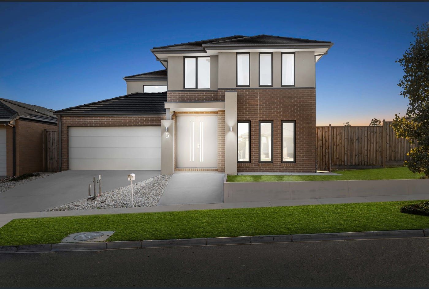 6 bedrooms House in 5 Truffle Circuit MANOR LAKES VIC, 3024