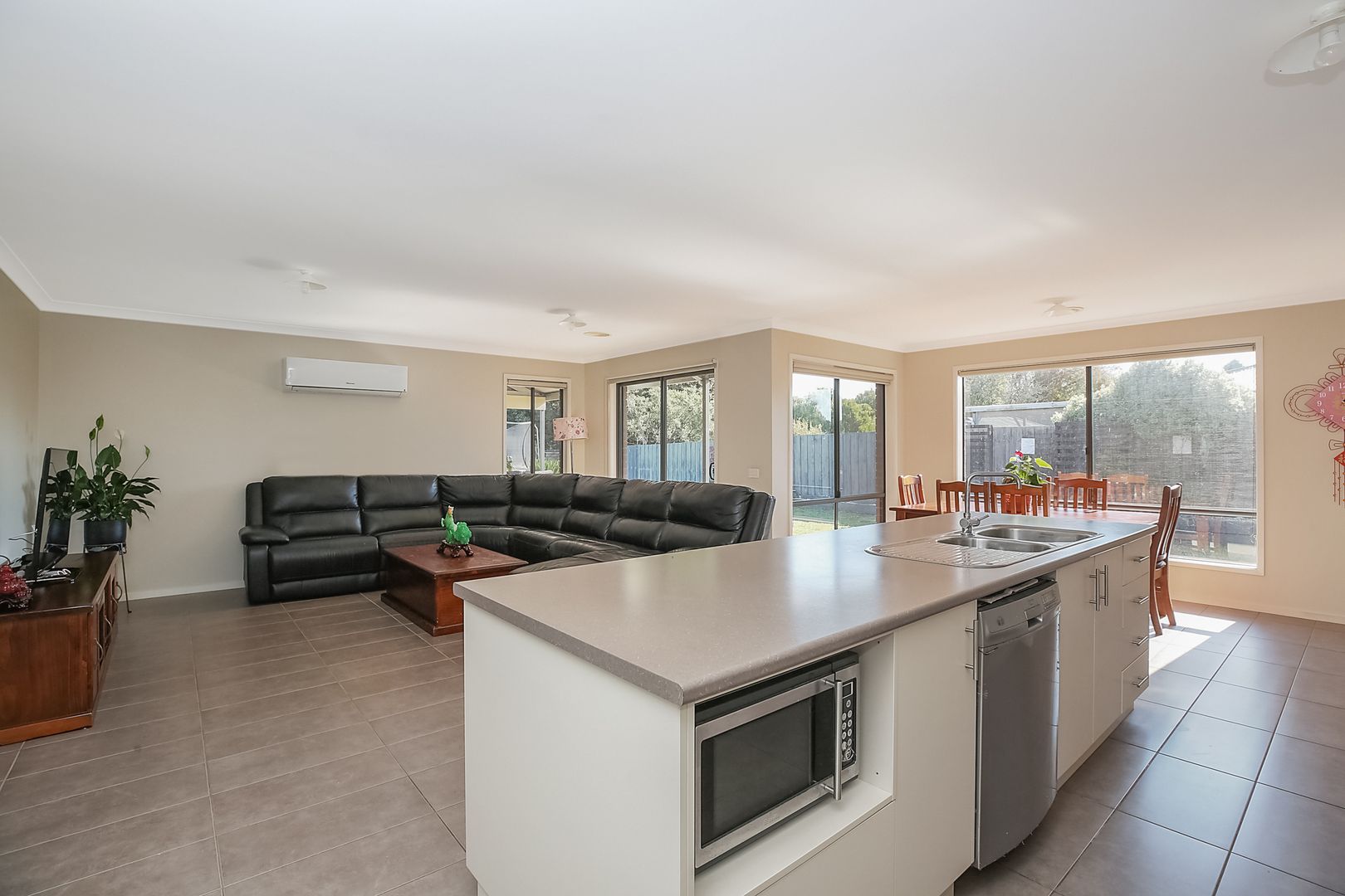 75 Polwarth Street South, Colac VIC 3250, Image 2