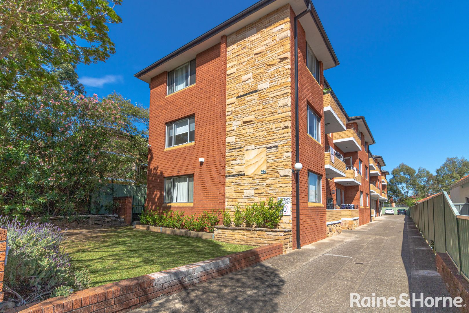 8/42 Wigram Street, Harris Park NSW 2150