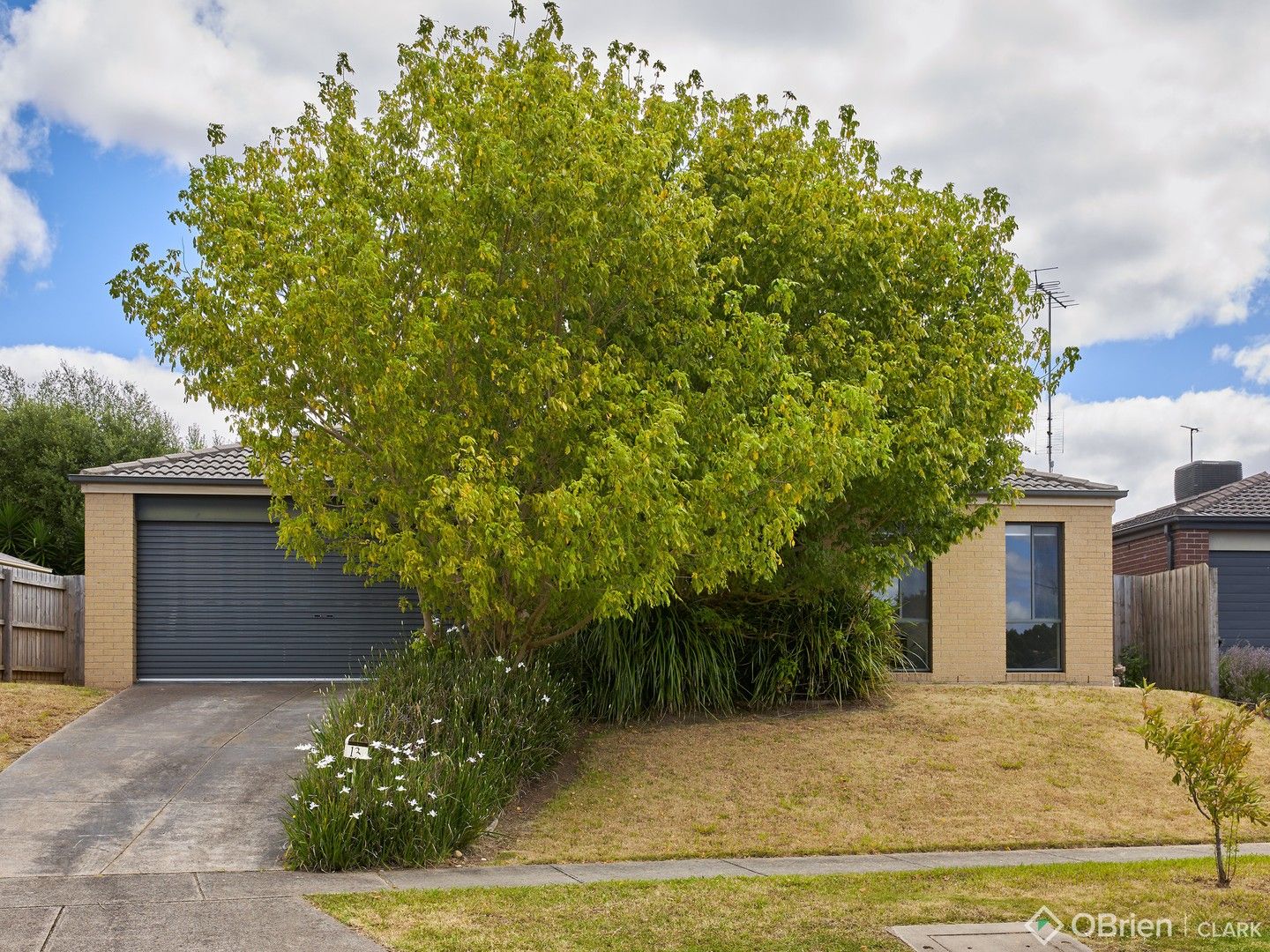 4 bedrooms House in 13 Harmon Drive DROUIN VIC, 3818