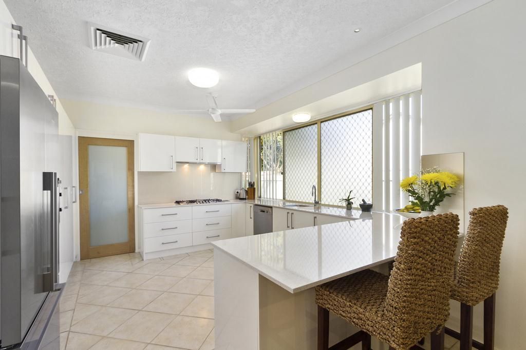 46 Riverdowns Crescent, Helensvale QLD 4212, Image 2