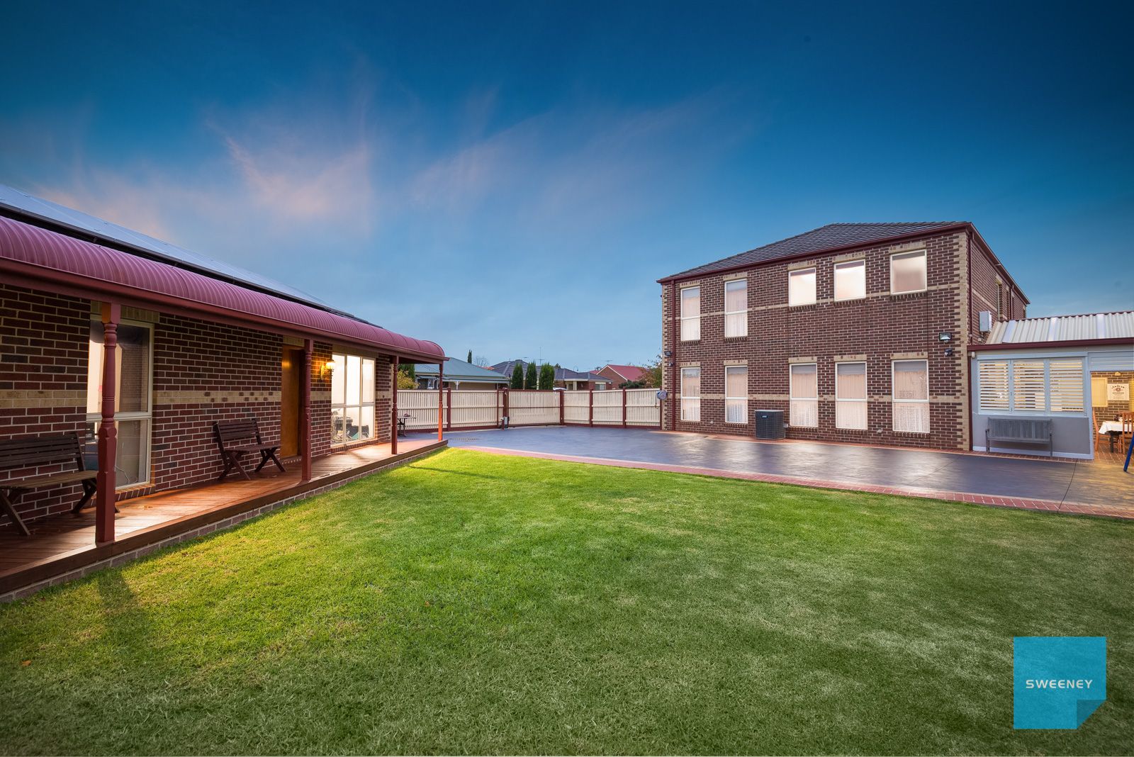 8 Smethwick Green, Caroline Springs VIC 3023, Image 2