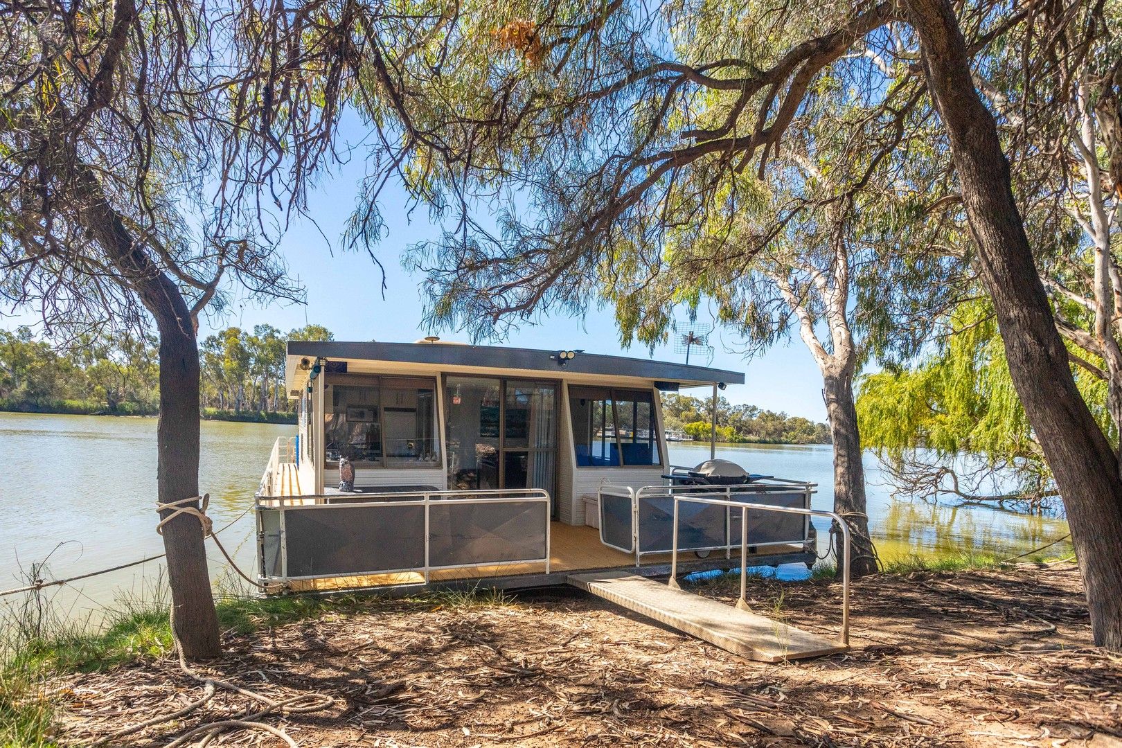 Houseboat Frida Blue Thayne Terrace, Lyrup SA 5343, Image 1