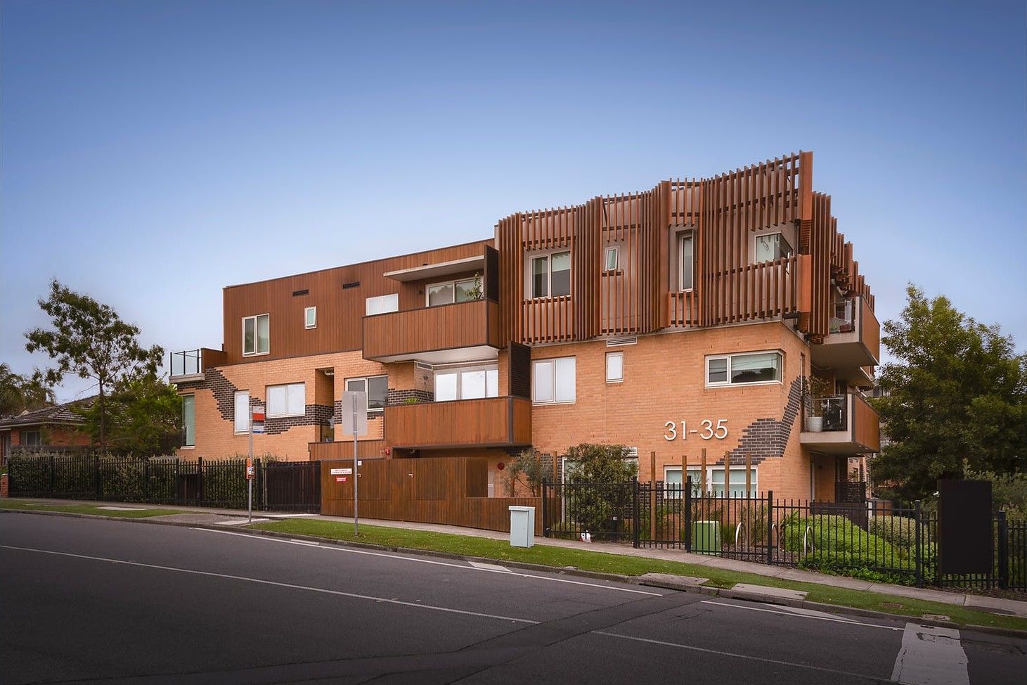 1 bedrooms Apartment / Unit / Flat in 110/31-35 Rosanna Road HEIDELBERG VIC, 3084