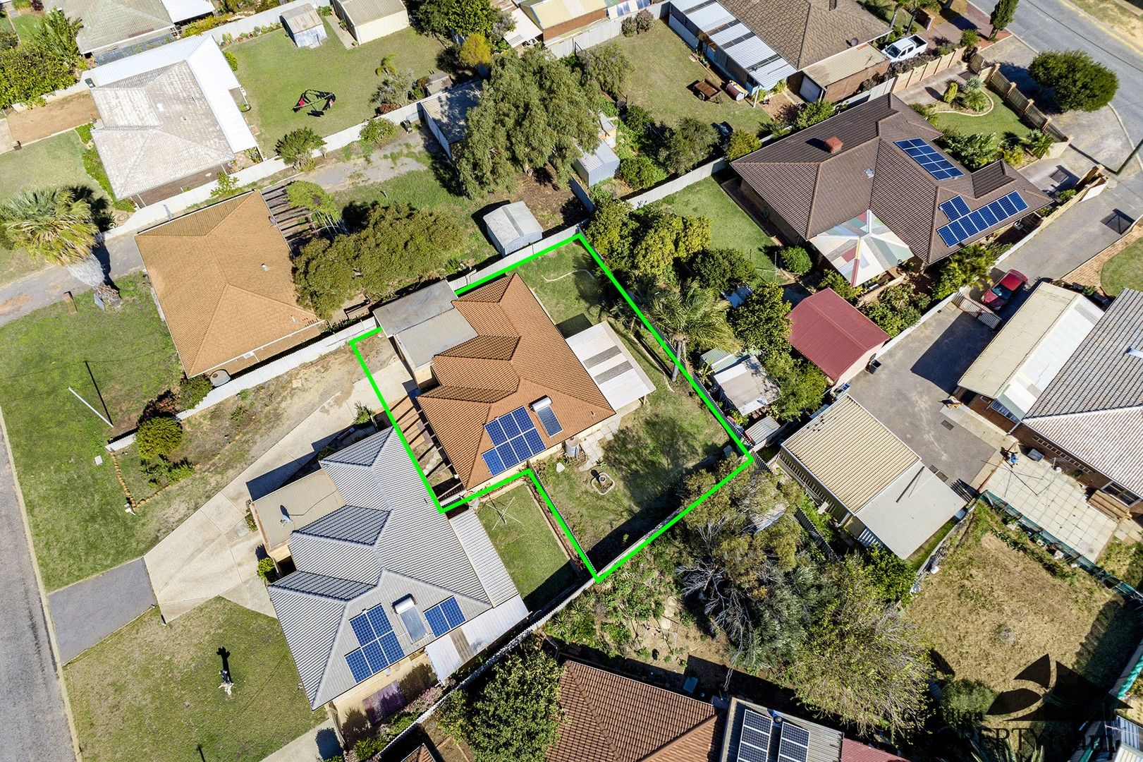 3 bedrooms House in 15B Mellows Place RANGEWAY WA, 6530