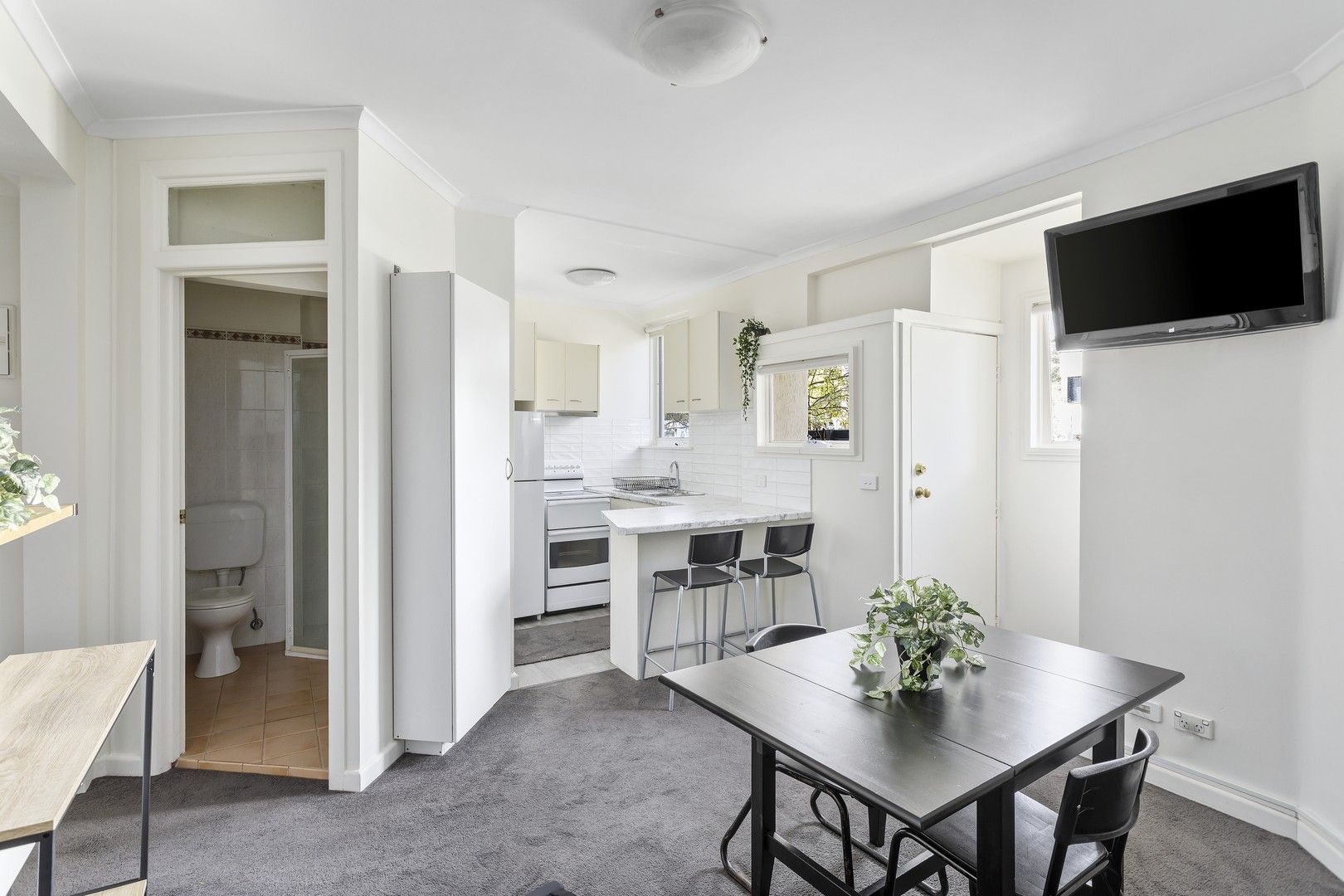 2 bedrooms Apartment / Unit / Flat in 14/64 Auburn Rd HAWTHORN VIC, 3122