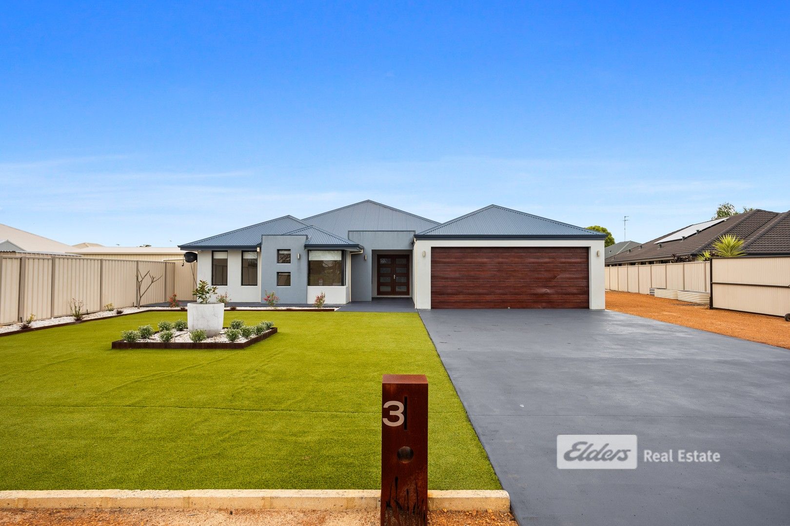 4 bedrooms House in 3 Topham Place HARVEY WA, 6220