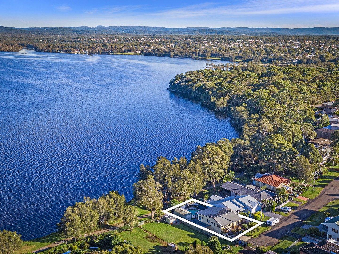 4 bedrooms House in 2 Kyong Avenue BUFF POINT NSW, 2262