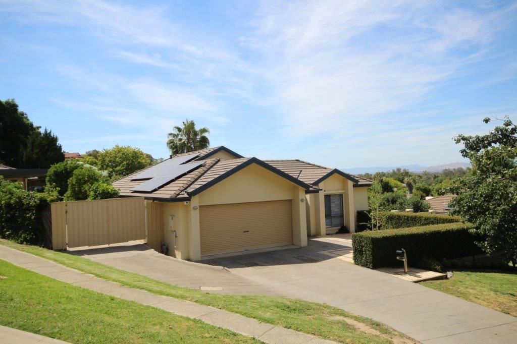 4 bedrooms House in 6 Rixon Place GLENROY NSW, 2640