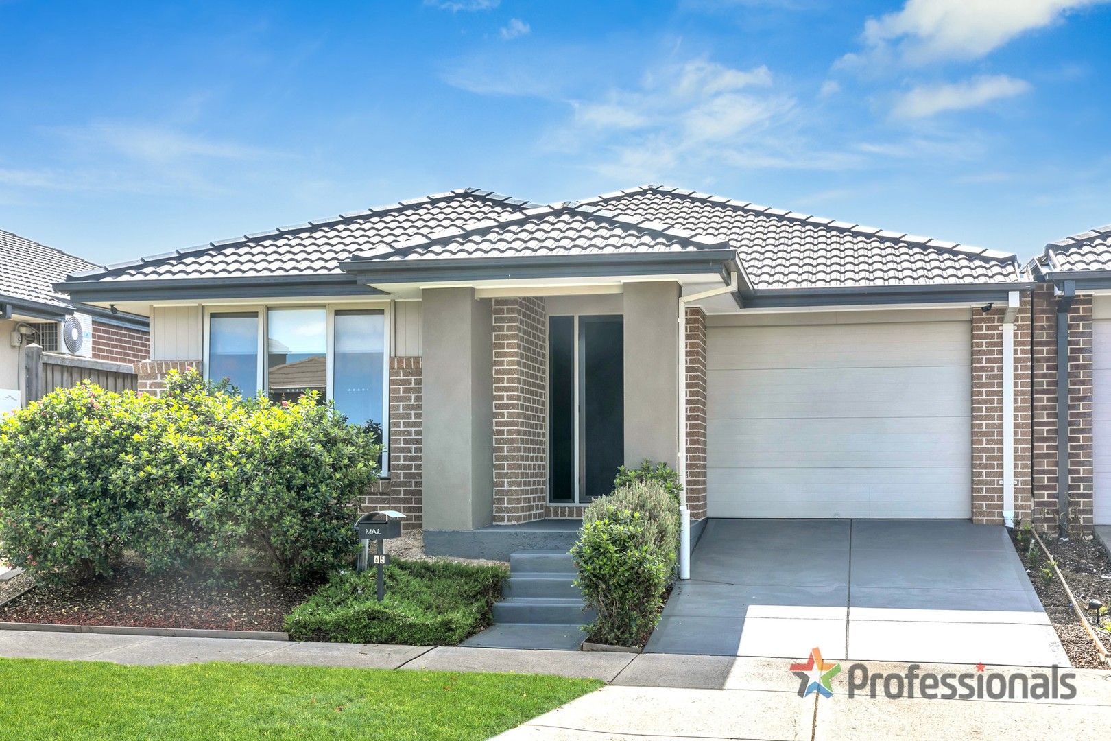 3 bedrooms House in 65 Canning Drive MICKLEHAM VIC, 3064