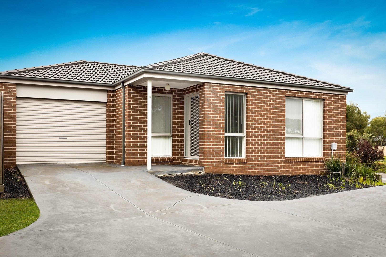 10/9 Shakespeare Court, Drouin VIC 3818, Image 0