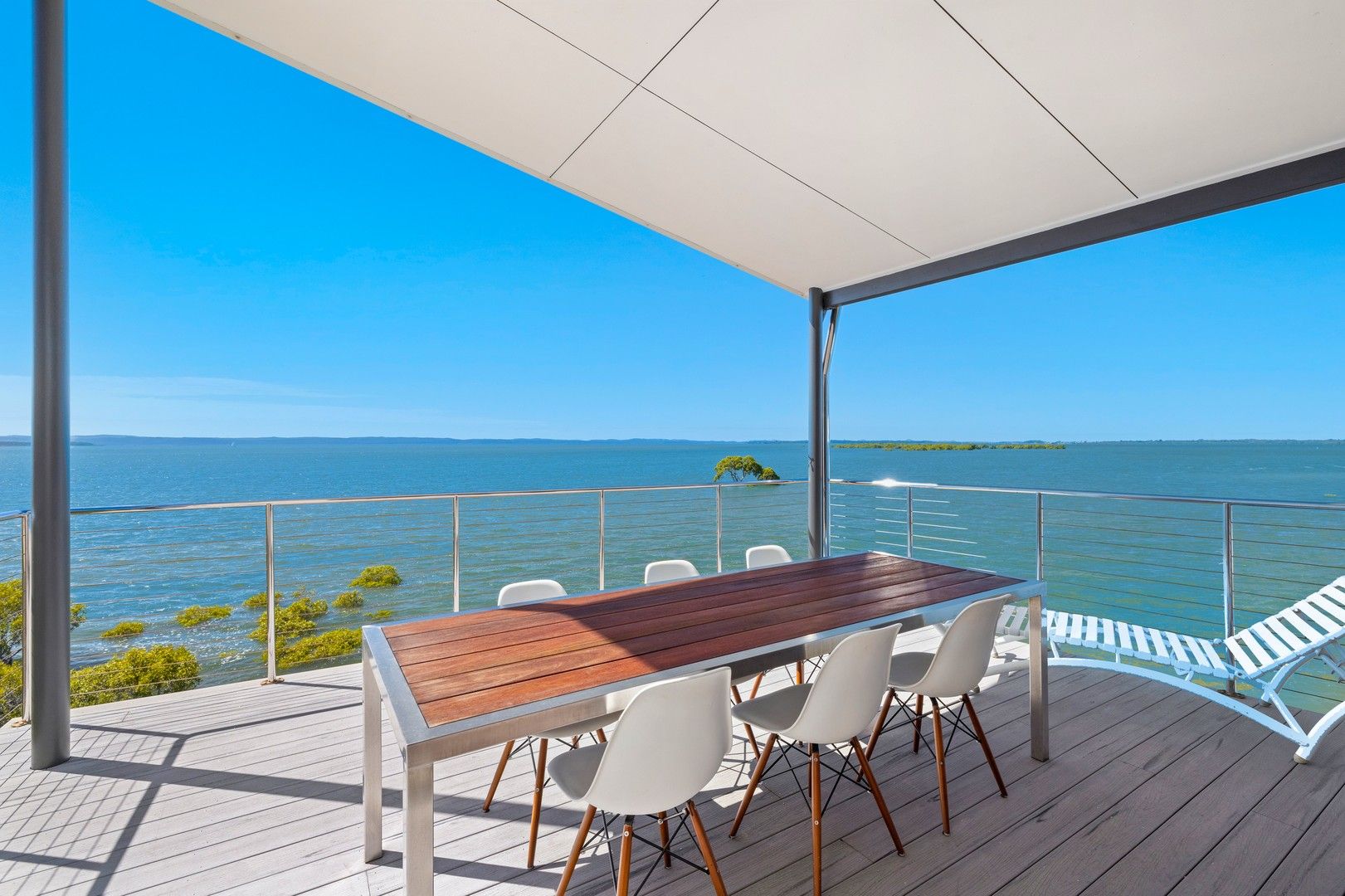 4 bedrooms House in 113 Shore Street North CLEVELAND QLD, 4163