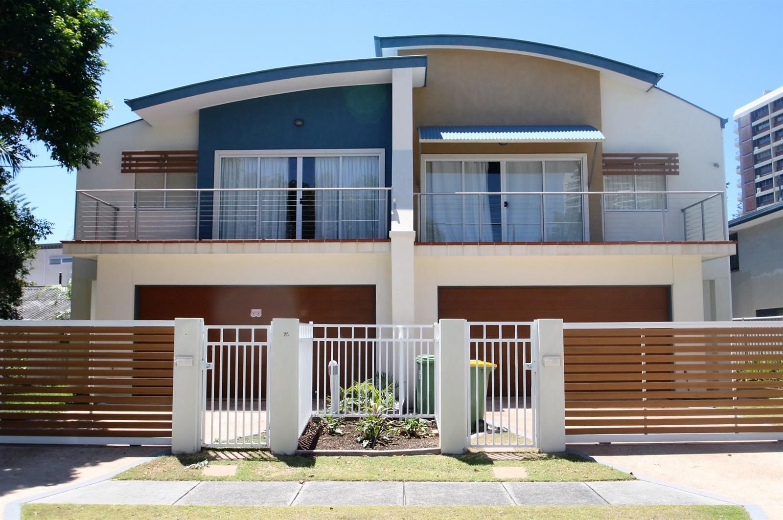 2/25 Montgomery Avenue, Main Beach QLD 4217, Image 1