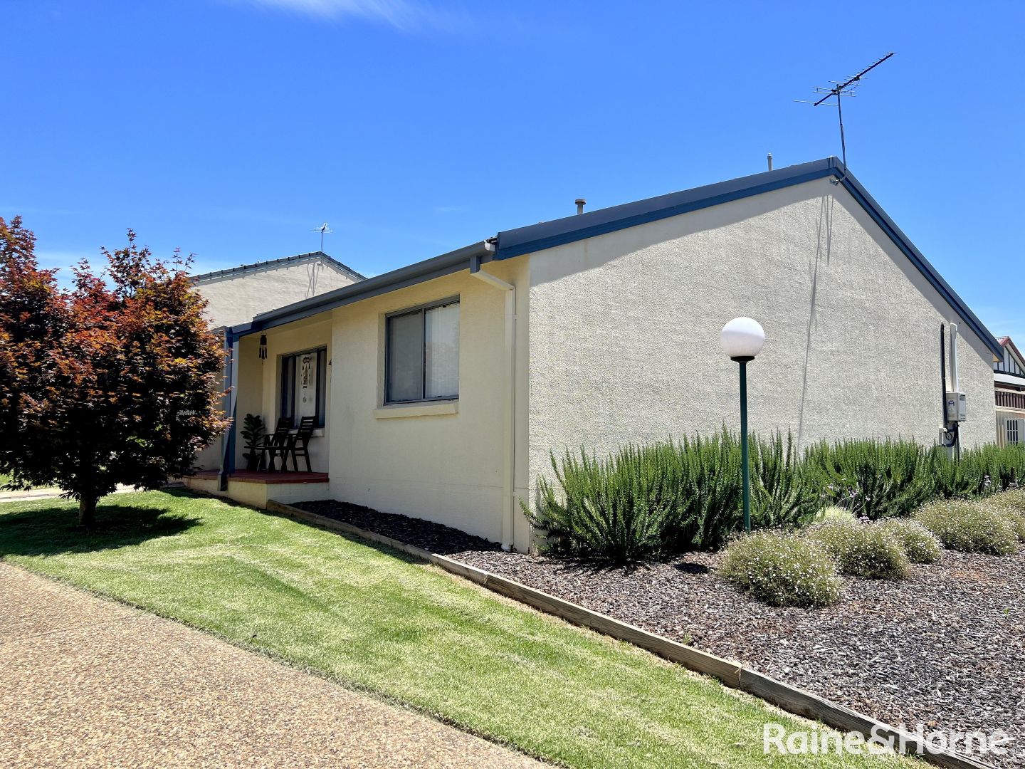 1/4 Old Barracks Lane, Young NSW 2594, Image 1