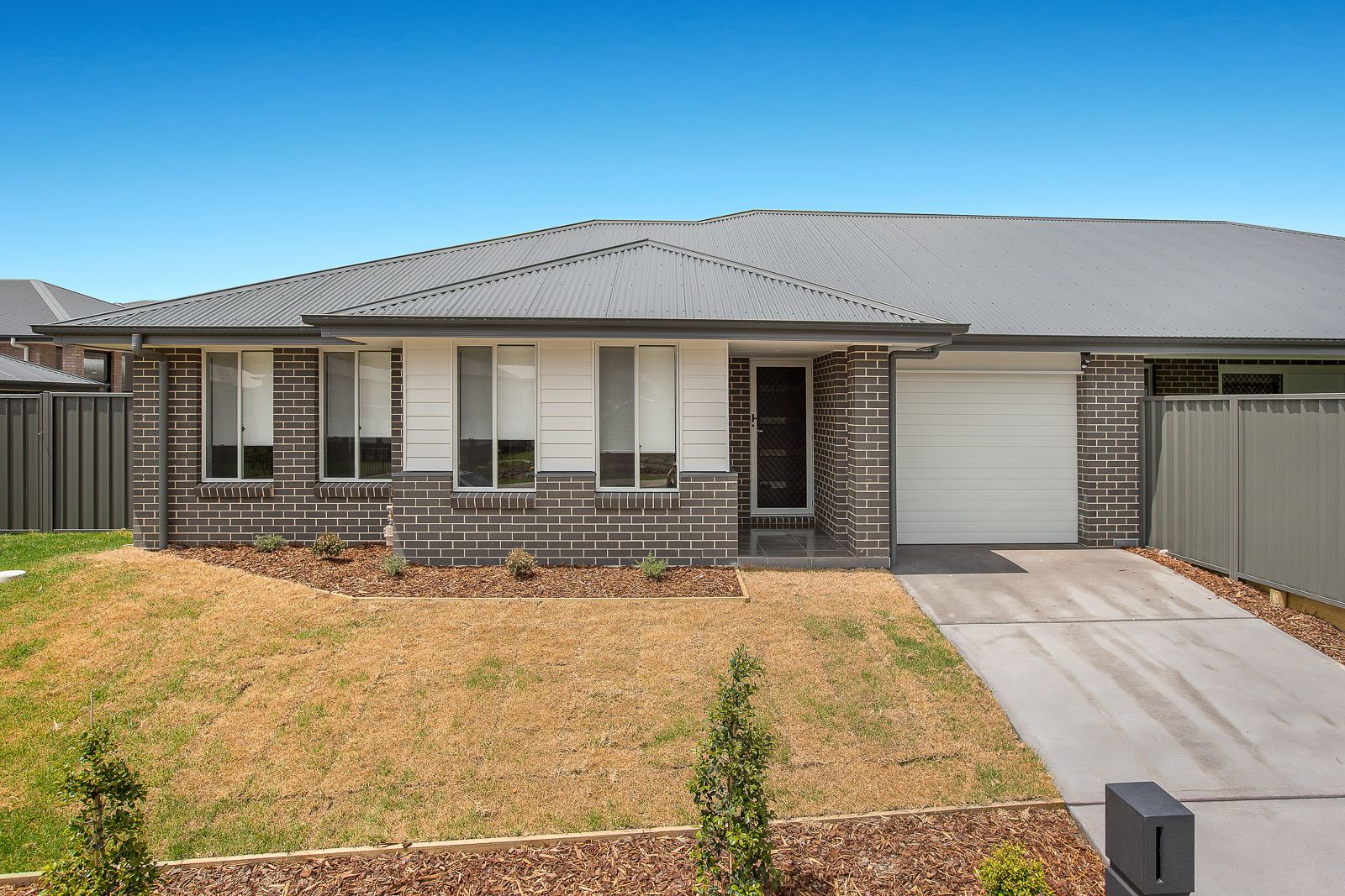 3 bedrooms Duplex in 13 Thorncliffe Avenue THORNTON NSW, 2322
