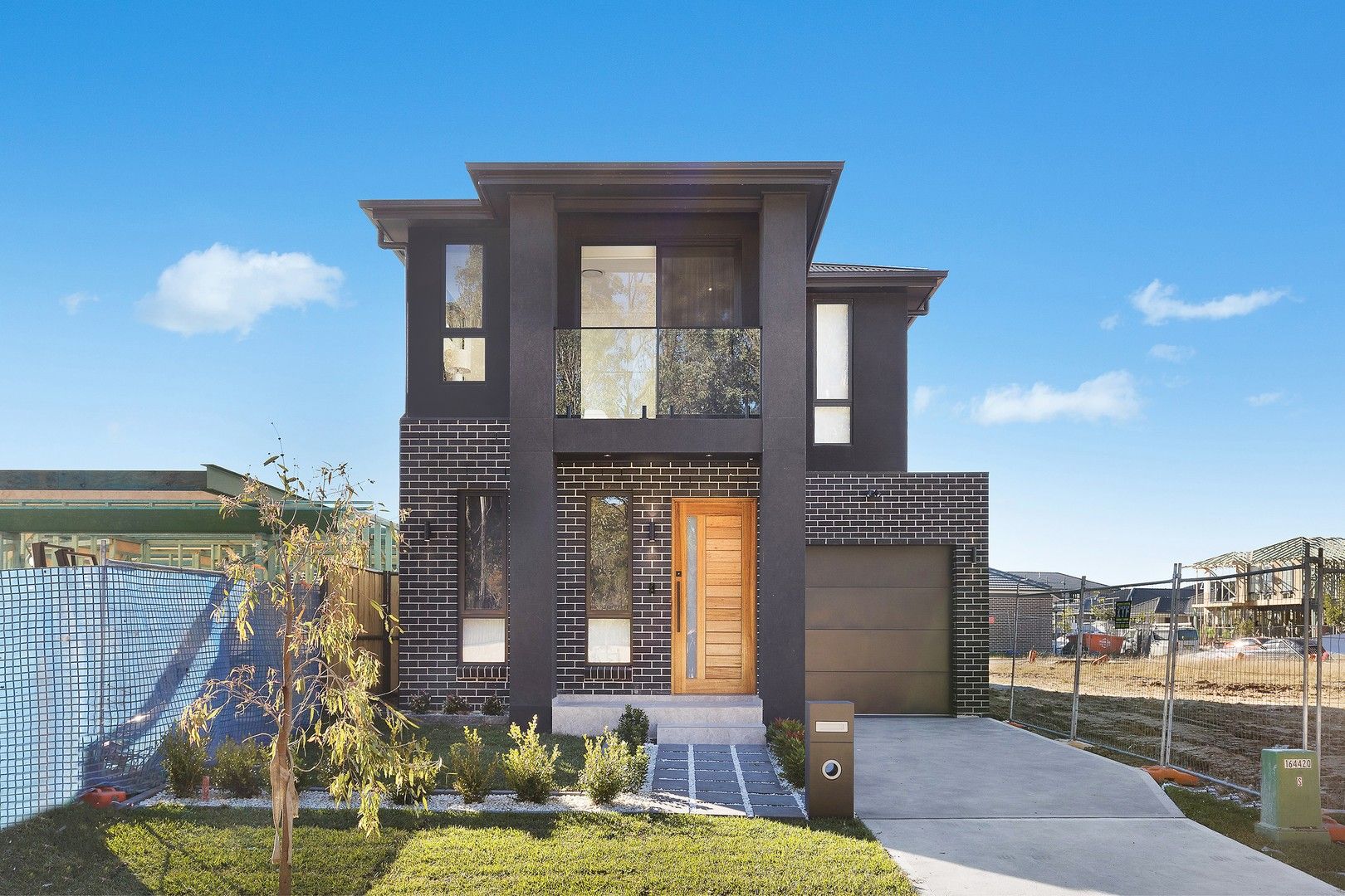 5 bedrooms House in 64 Mangrove Circuit MARSDEN PARK NSW, 2765