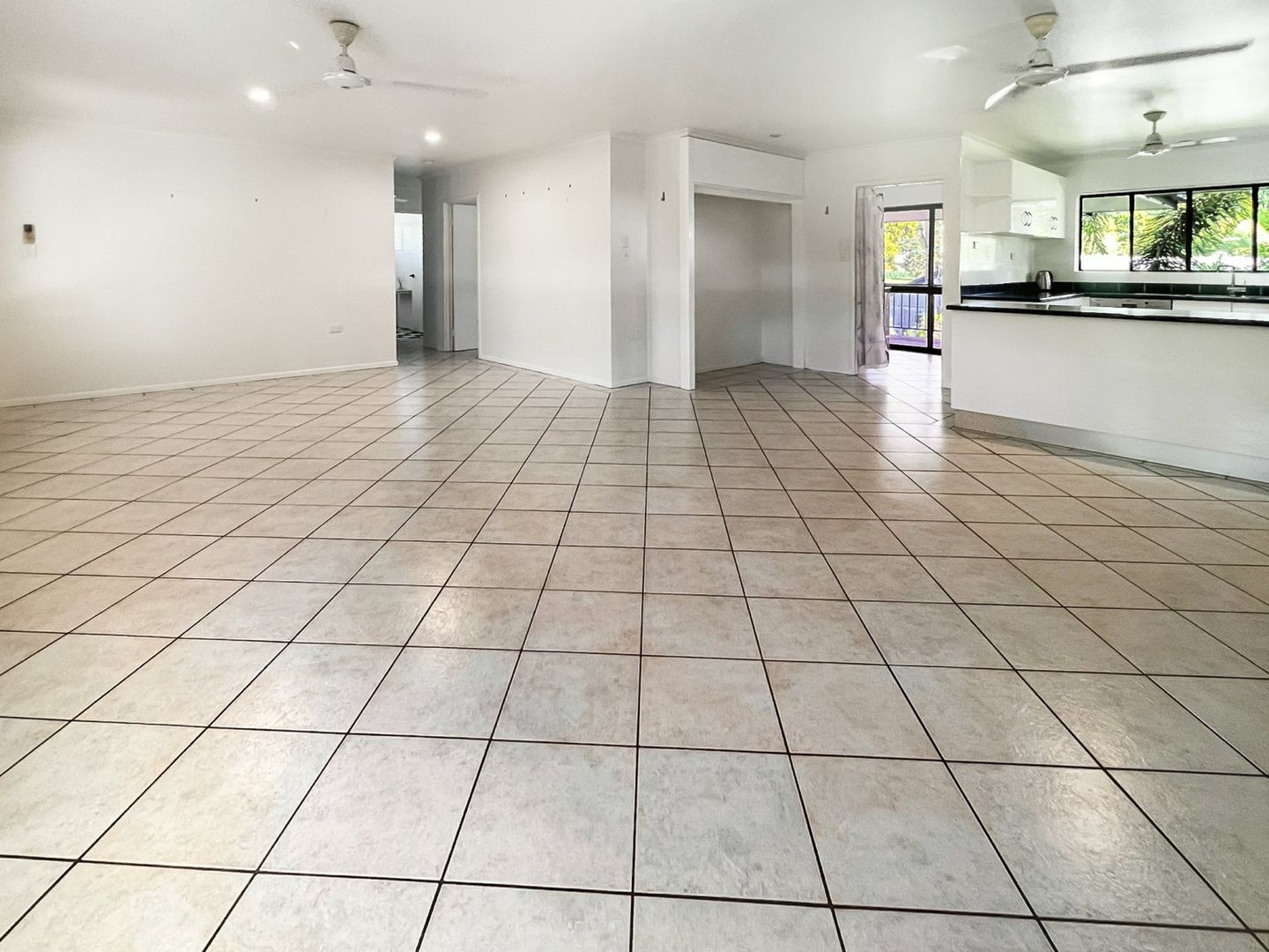 Caravonica QLD 4878 3 beds apartment for Rent, 450 wk 16447783