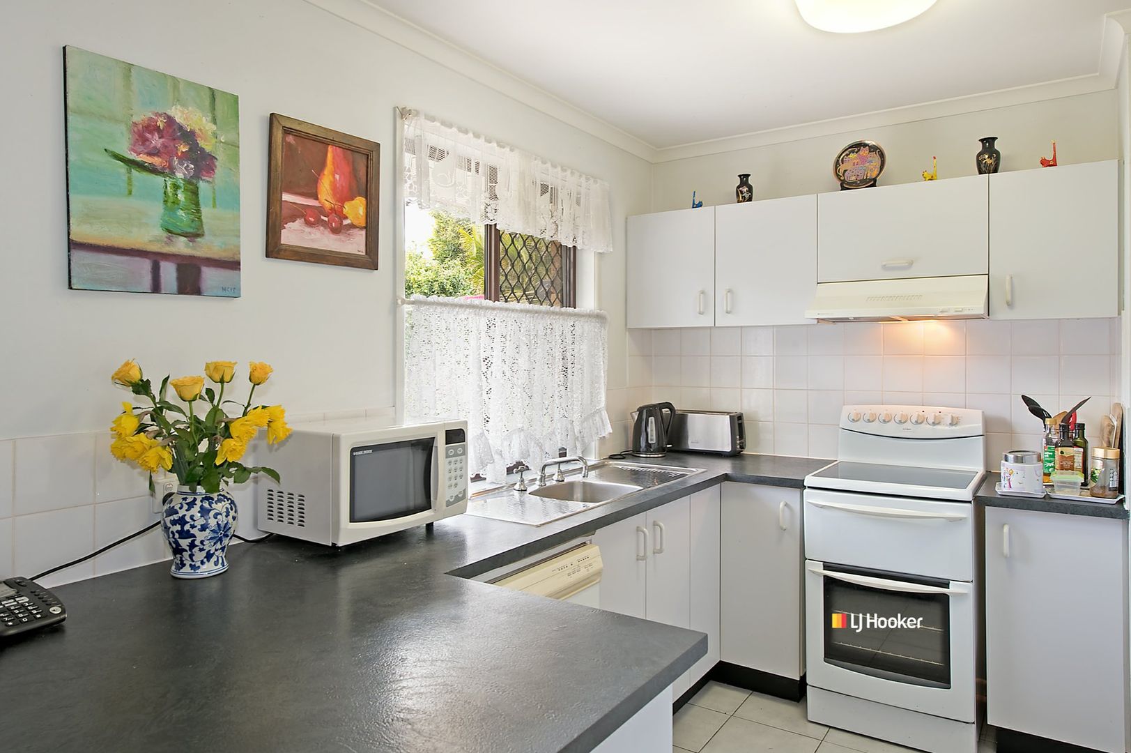 4 Pandanus Court, Kallangur QLD 4503, Image 2