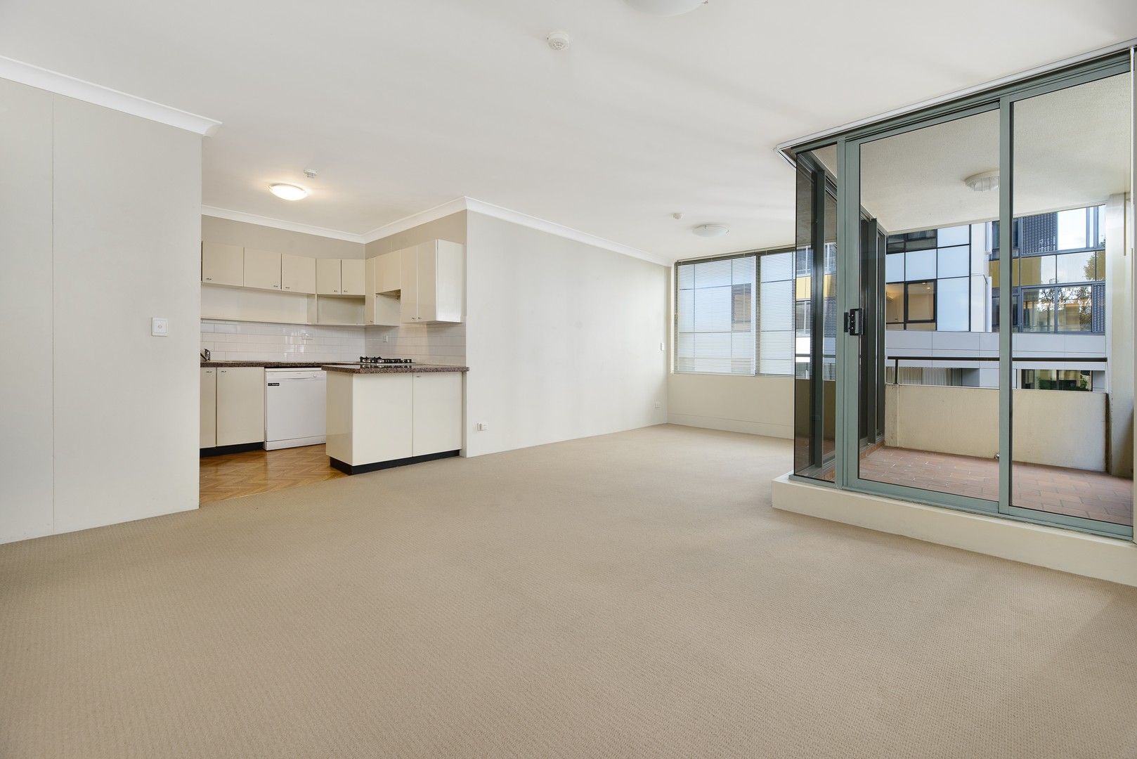 2 bedrooms Apartment / Unit / Flat in 207/37-39 Mclaren Street NORTH SYDNEY NSW, 2060