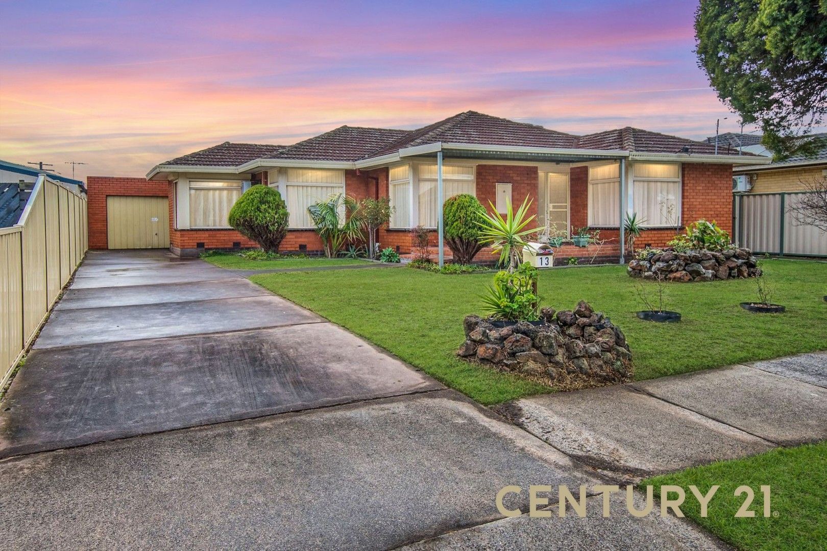 3 bedrooms House in 13 Walnut Crescent NOBLE PARK VIC, 3174