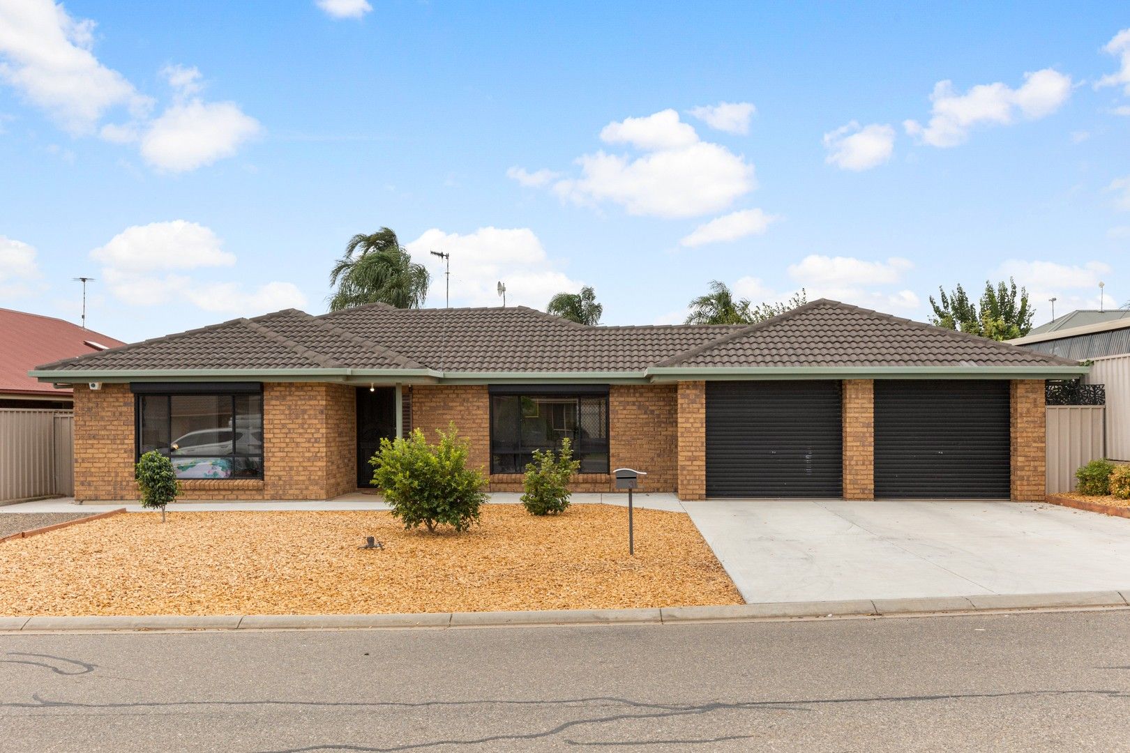 31 Axminster Crescent, Craigmore SA 5114, Image 0