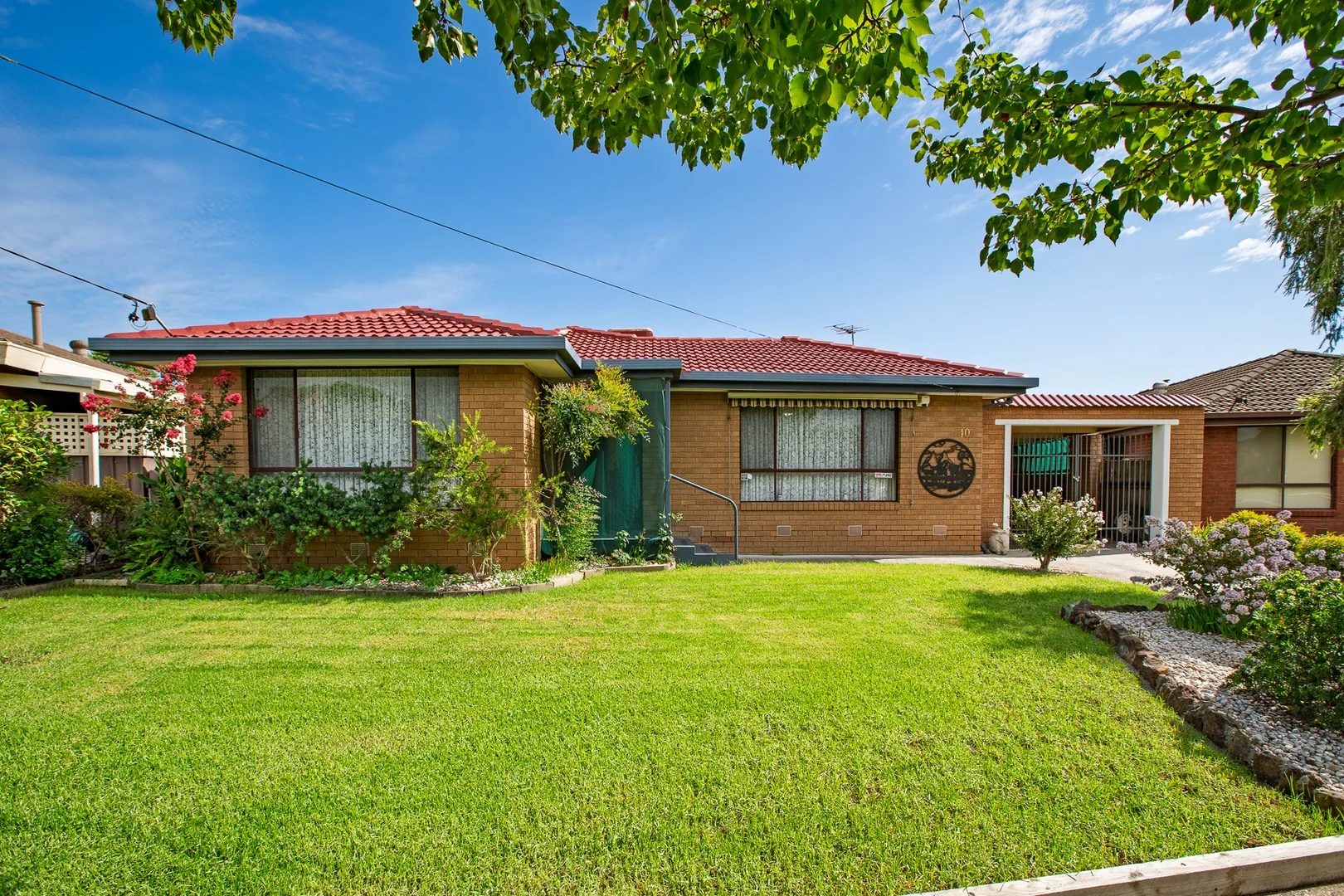 10 ANGUS AVENUE, West Wodonga VIC 3690