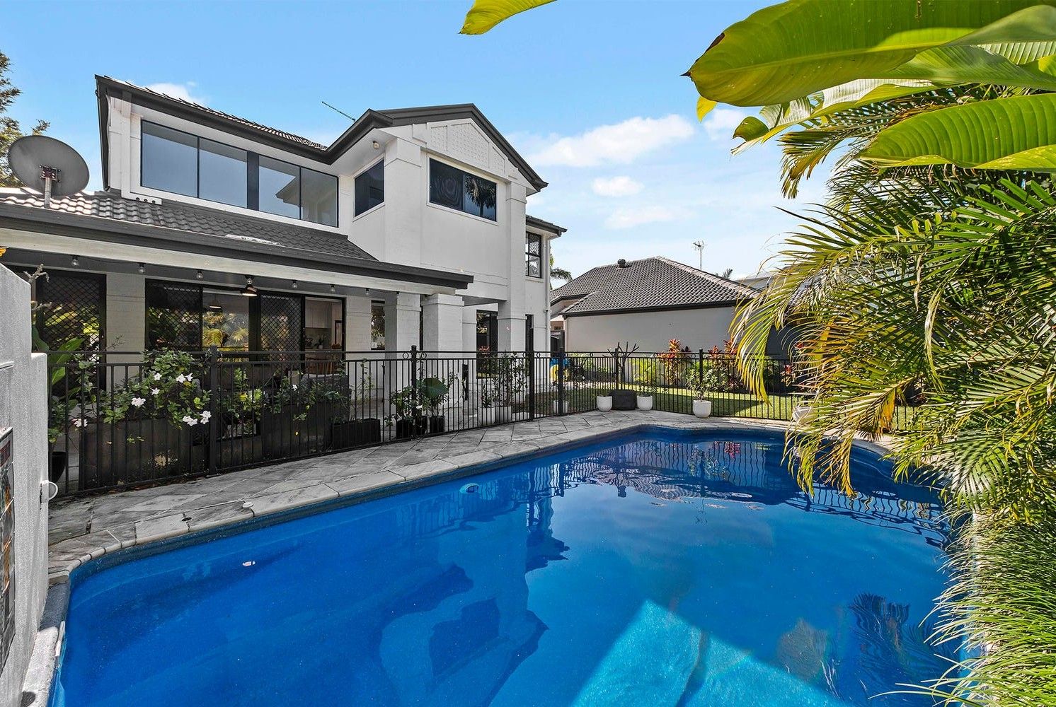 5 bedrooms House in 6 Parklane Place BULIMBA QLD, 4171
