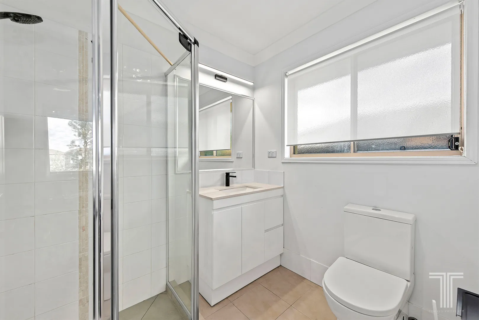 Renovated Park-Facing Townhouse in a Convenient Location - Mais