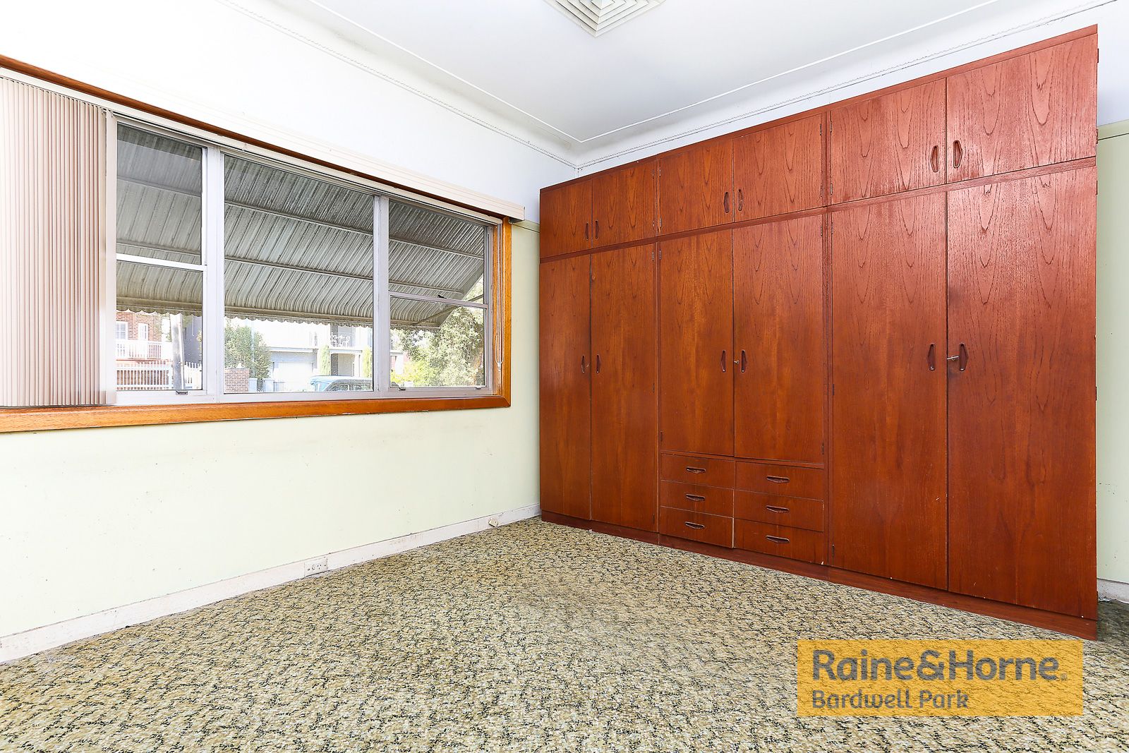 25 Dunkirk Avenue, Kingsgrove NSW 2208, Image 2